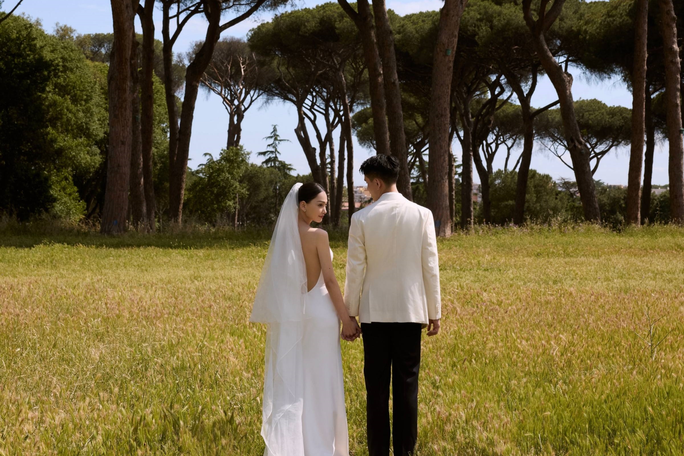 林映唯（左）年初被交往3年多的男友Richard密謀求婚成功，兩人即將迎來人生新身分。（自由試娛樂提供）