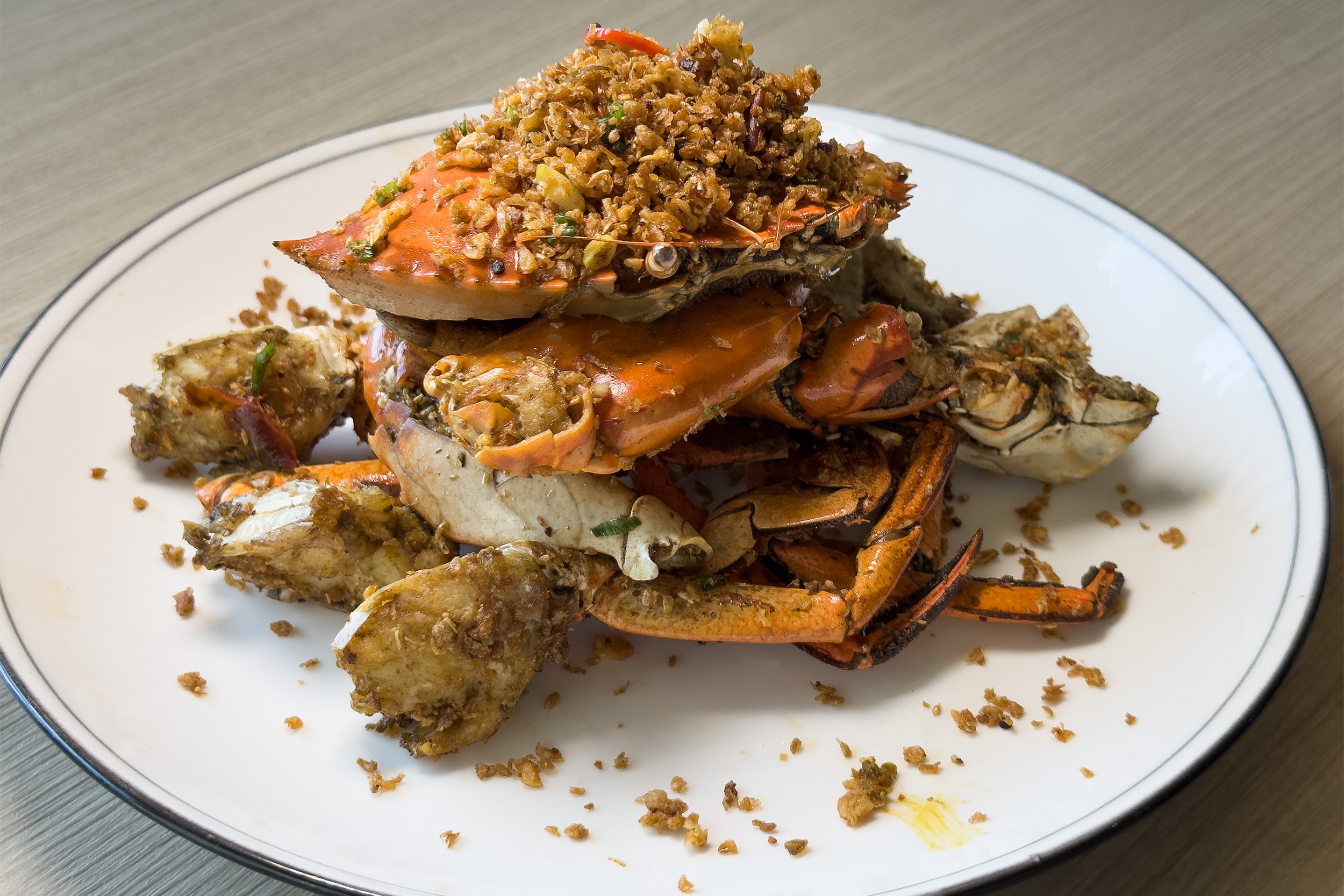 客人可選擇將螃蟹食材改做成避風塘炒蟹等港炒料理。（童心怡攝）