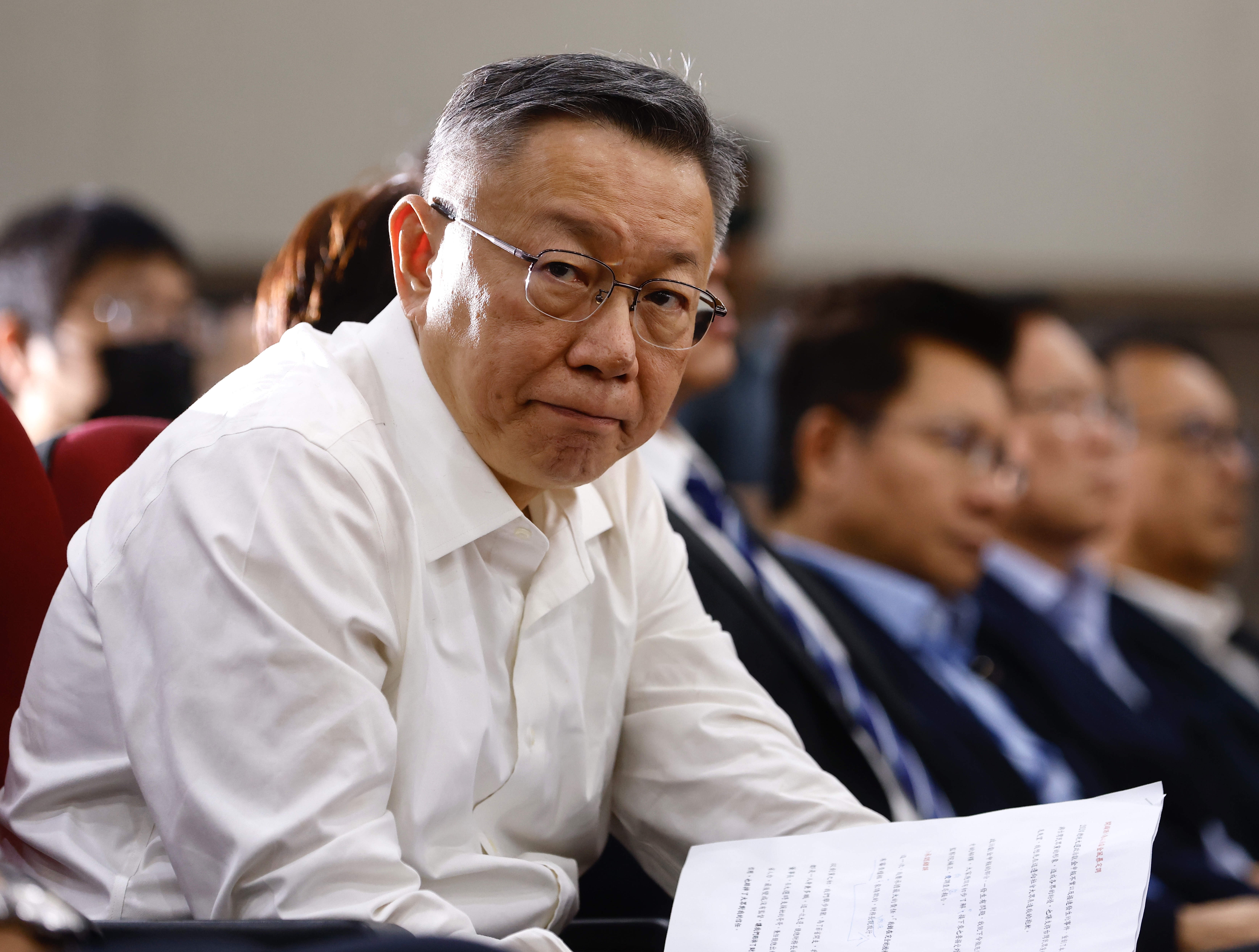 柯文哲今親上火線回應政治獻金申報不實諸多疑雲，包括木可匯給他的450萬「肖像授權金」。