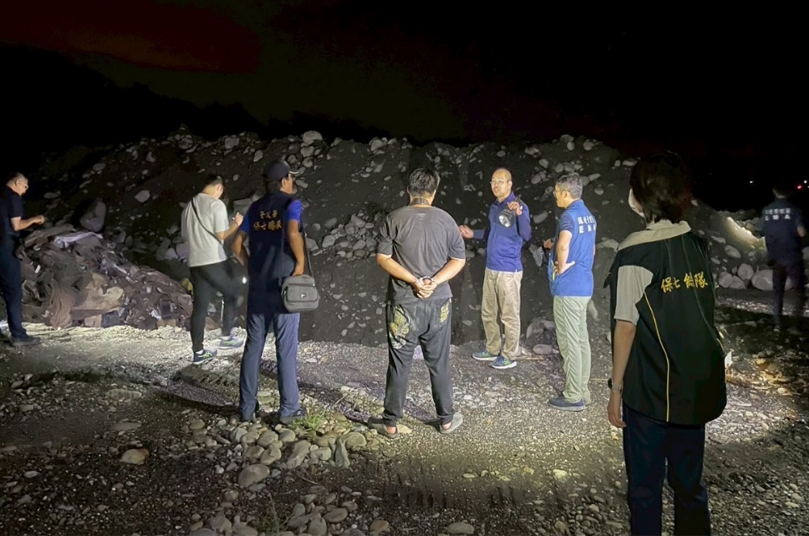 專案小組漏夜查緝現行犯。（台中地檢署提供）