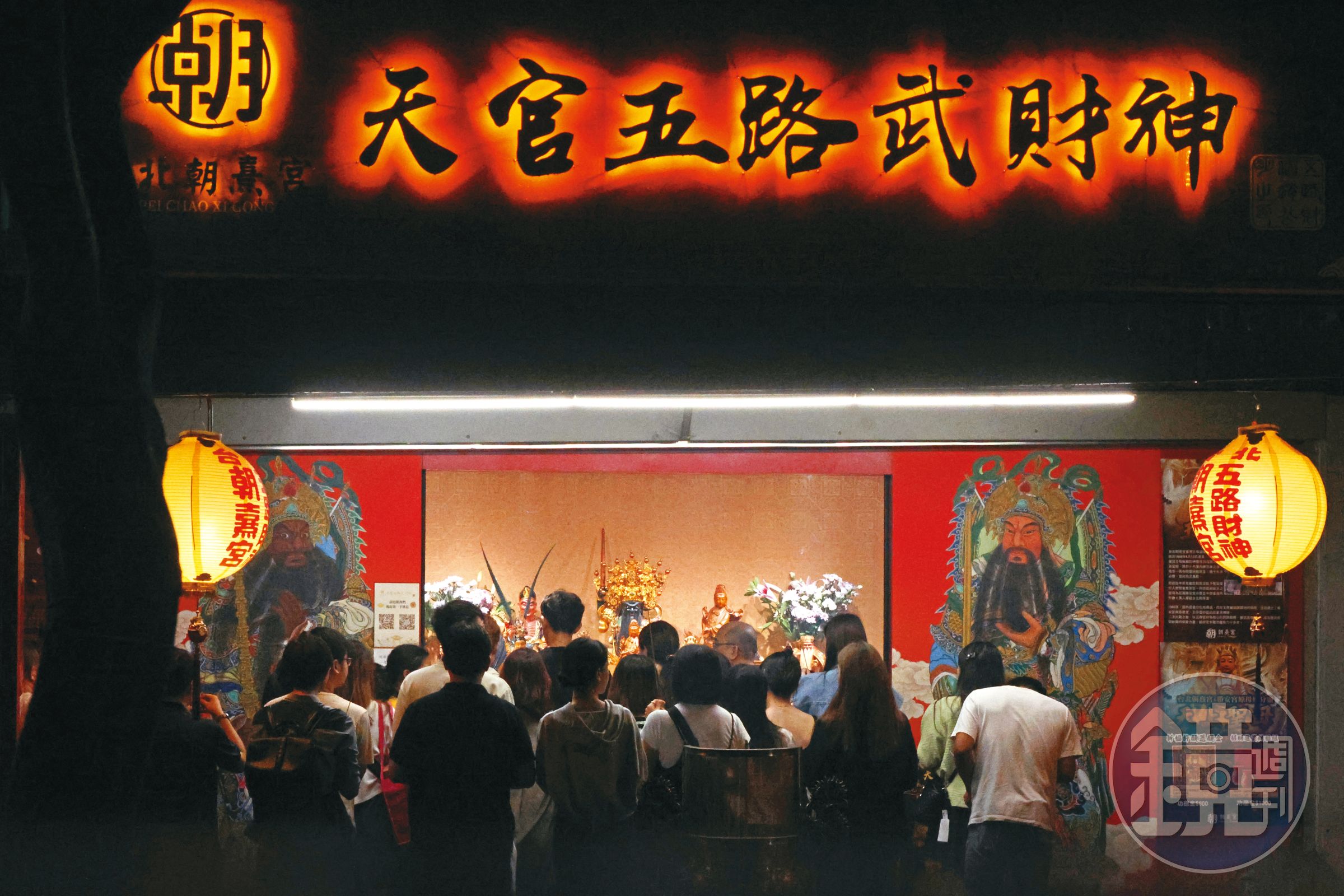 「台北朝熹宮」頗具人氣,服務項目包括通靈問事、觀音法門靈修、催眠、超渡法會、冤親債主、情感諮詢與事業前景、歷代祖先、前世今生等。