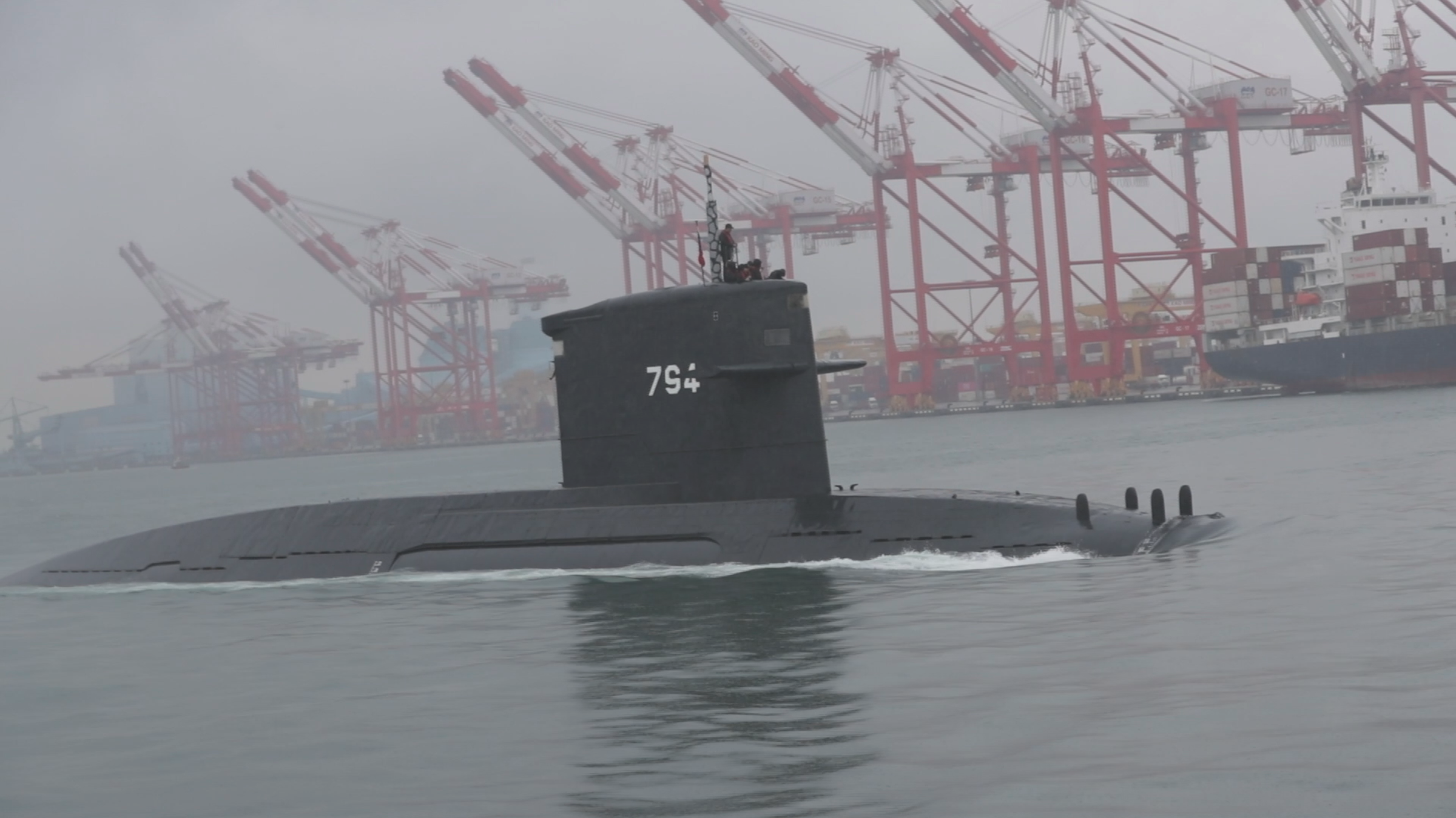 海虎潛艦21日發生落海意外,3名官兵至今失聯生死未卜。(翻攝自國防部)