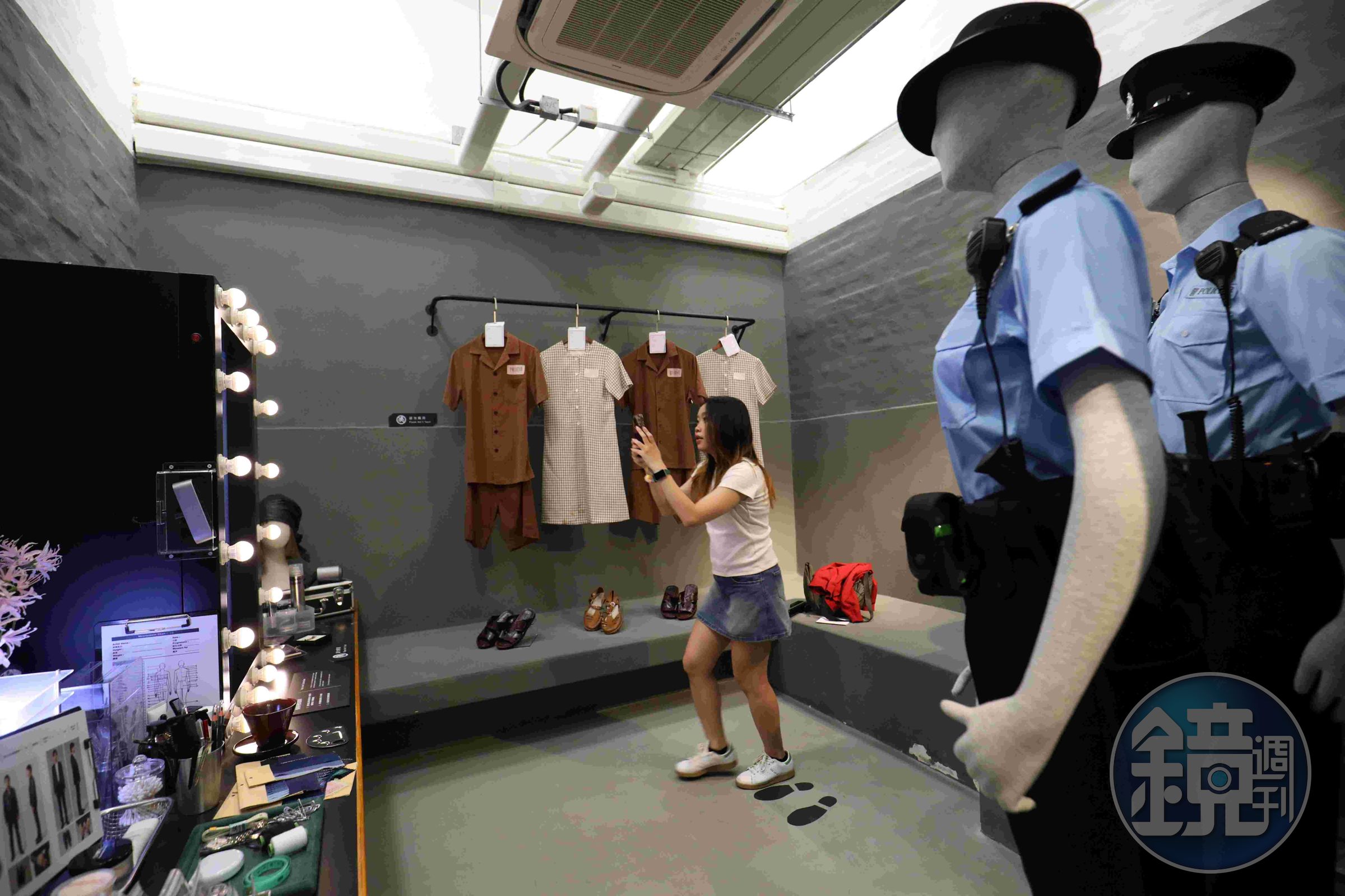 這間房裡展示了香港警察的服飾與監獄人犯的穿著。
