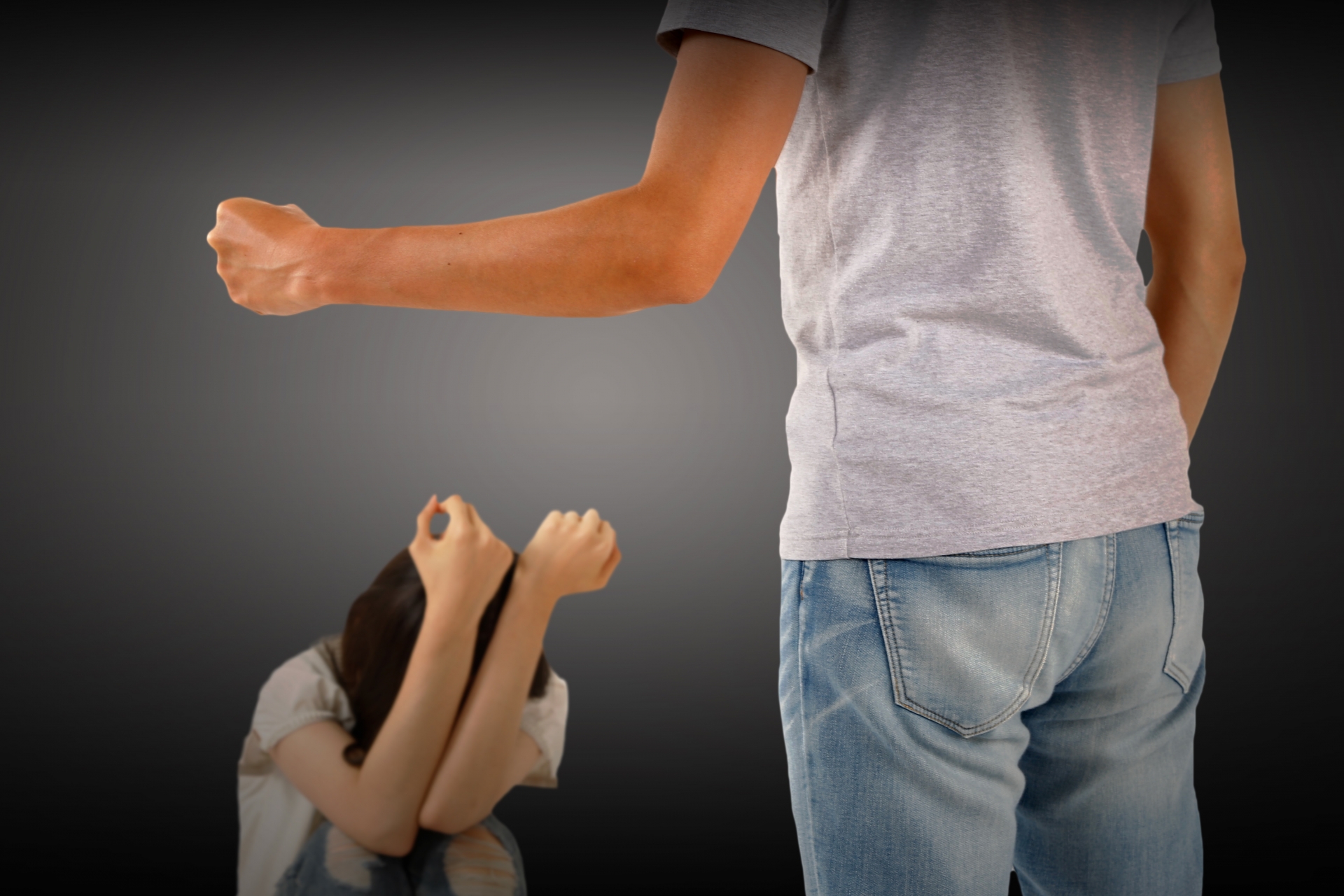 黃男出軌還家暴小三，被法院核發保護令，導致婚外情東窗事發。（示意圖，photoAC）