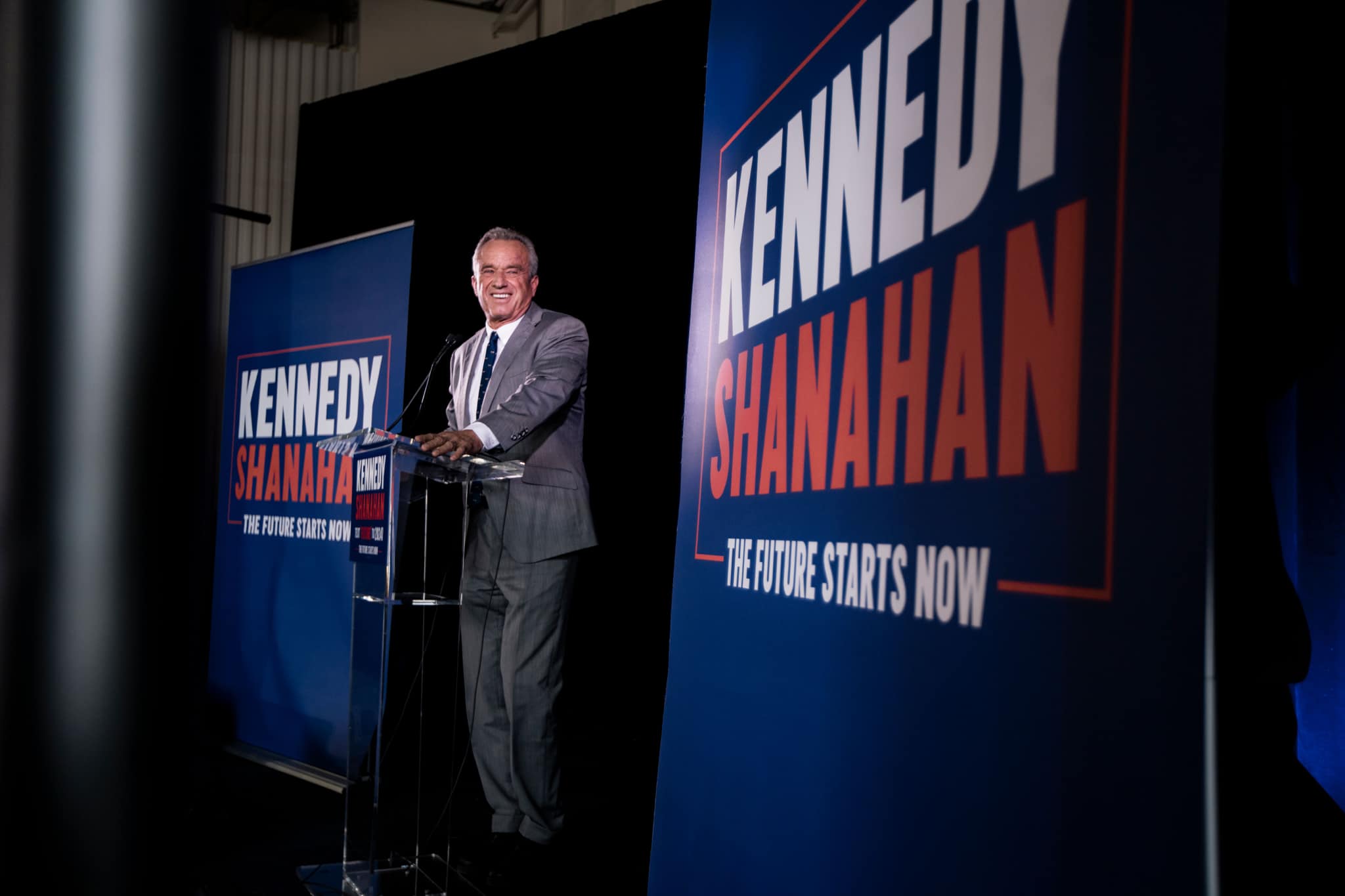 美國大選第三組總統參選人考慮退選，並轉投川普陣營，川普則坦言如果當選可能會給他一個職位。（翻攝自臉書Robert F. Kennedy, Jr）