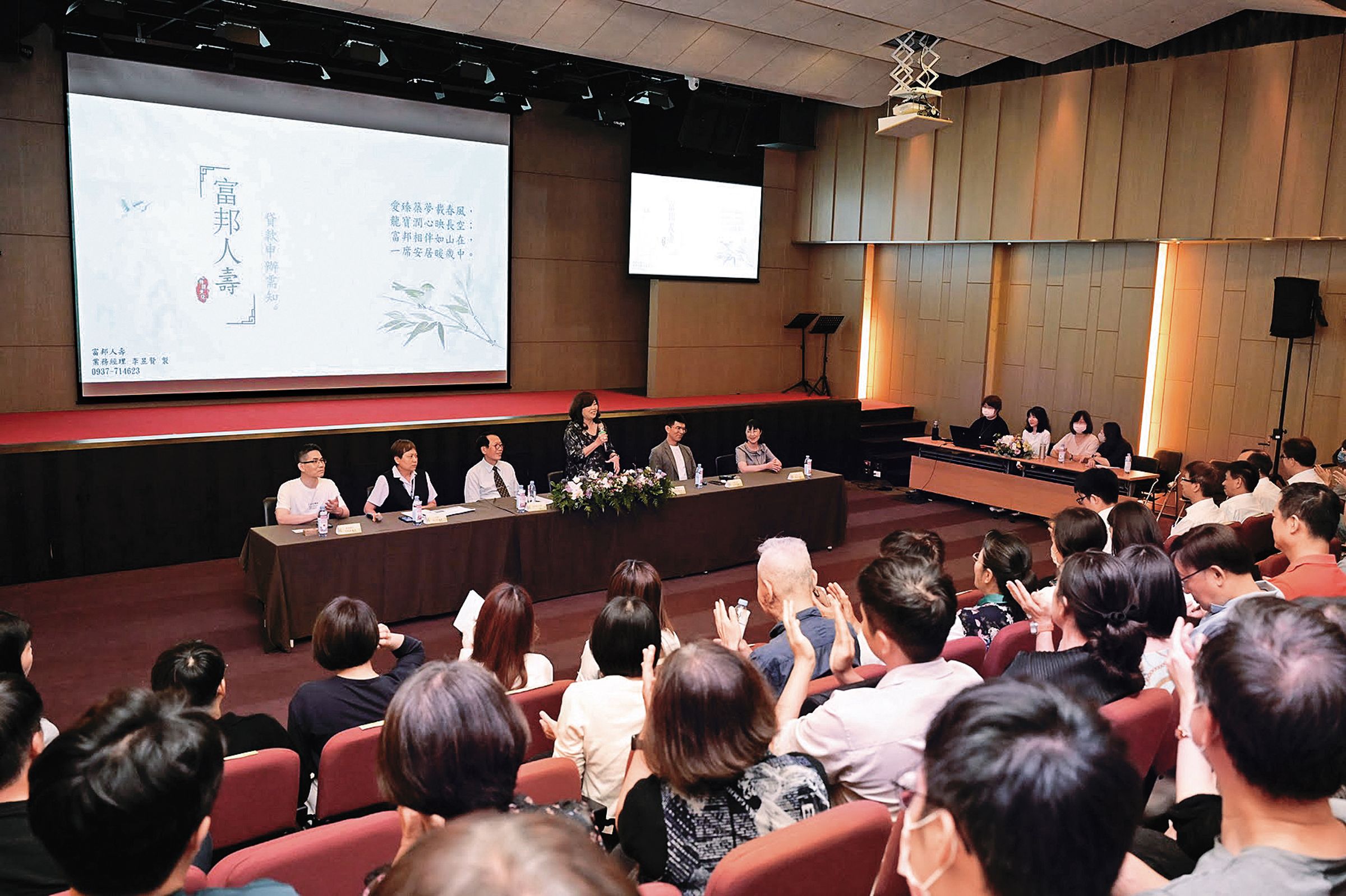 全台鬧房貸荒，建商舉辦貸款說明會，持續和客戶溝通。（翻攝龍寶建設臉書）