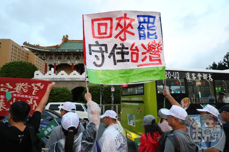 作家端木實曝深藍家族挺罷免。圖為昨日凱道畫面。