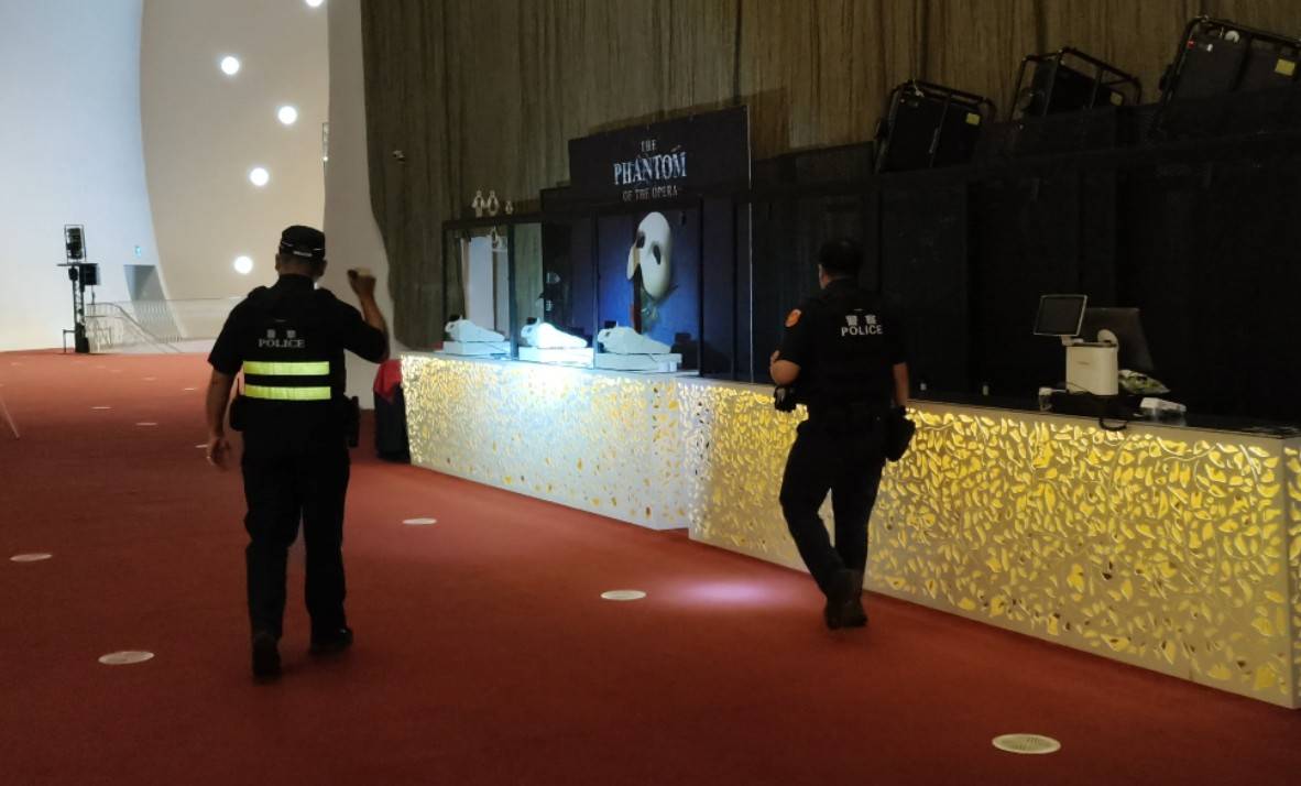 台中警方即刻派員前往歌劇院及周邊公共空間進行搜索。（警方提供）