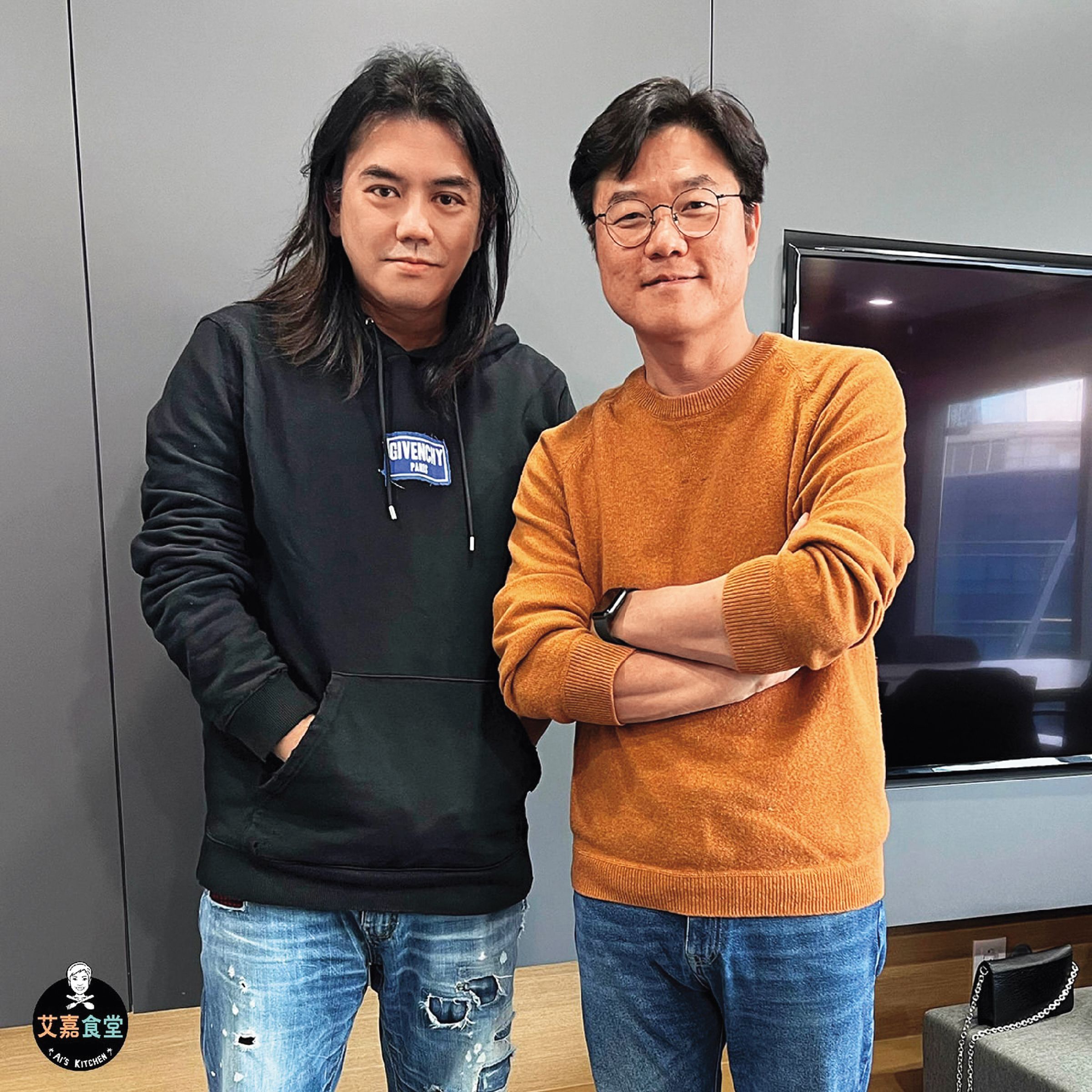 製作人B2與韓國製作人羅PD合作台版《尹食堂》。(翻攝自艾嘉食堂AI's Kitchen官方IG)