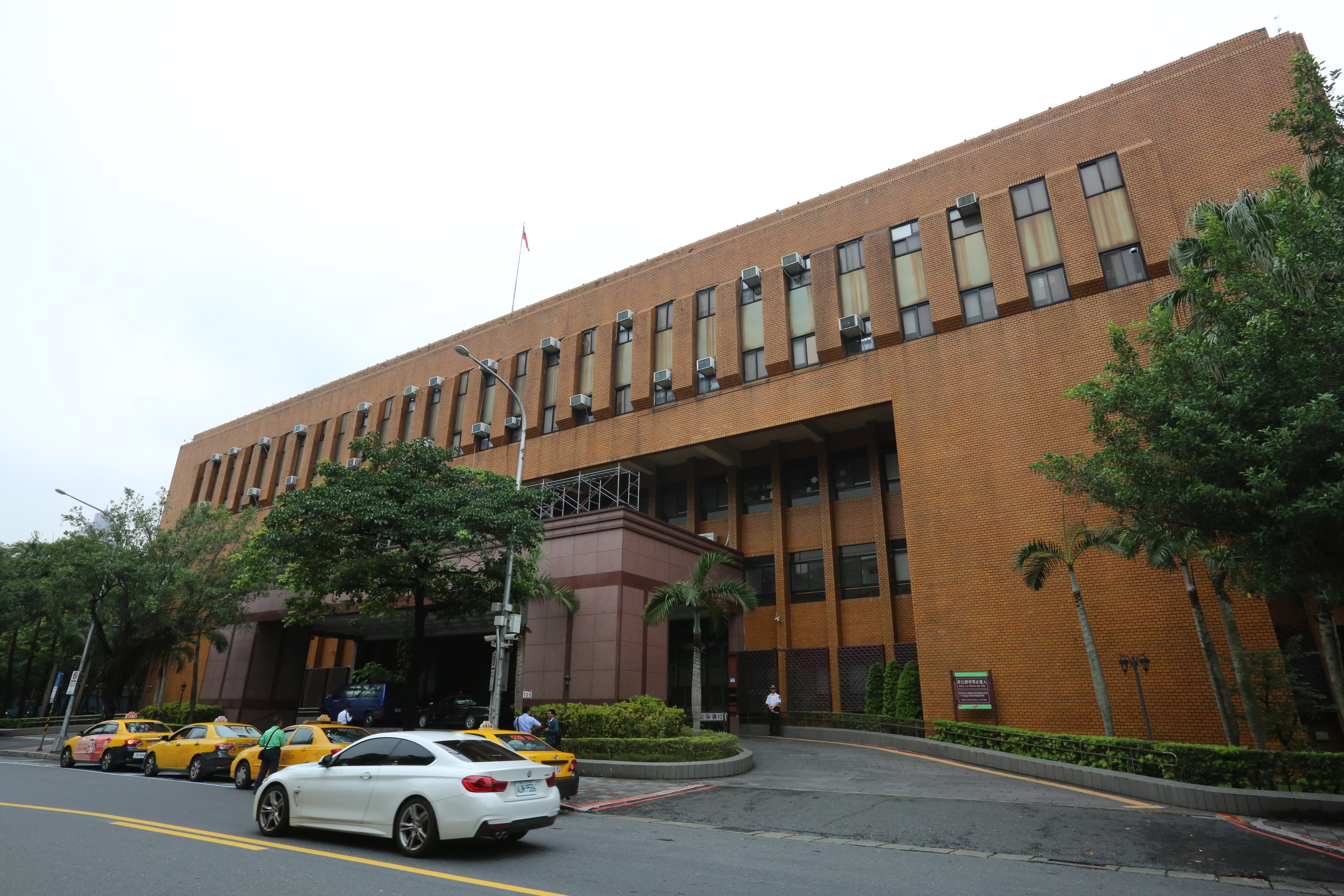 台北地檢署追徵許金龍未扣案犯罪所得12億餘元，籲請被害人提出聲請，待執行追徵相關資產後返還。（本刊資料照）