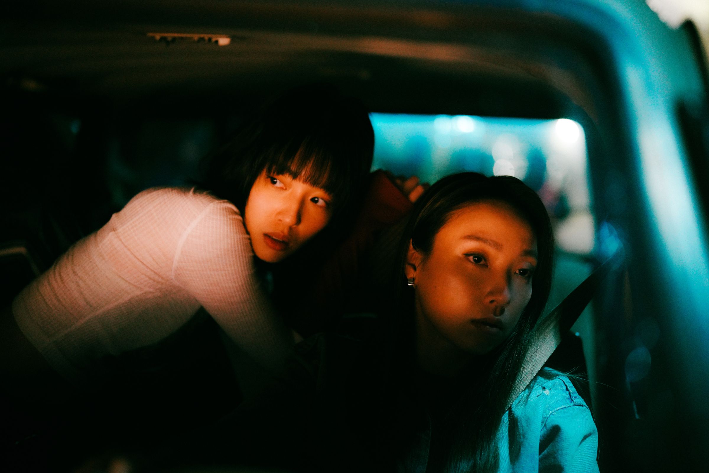 圖說： 王渝萱（左）、李雪（右）主演王逸鈴首部劇情長片《一路狂奔》，電影入選塔林黑夜電影節首部電影競賽，將於11月13日舉行世界首映。（拾影像文化有限公司提供）