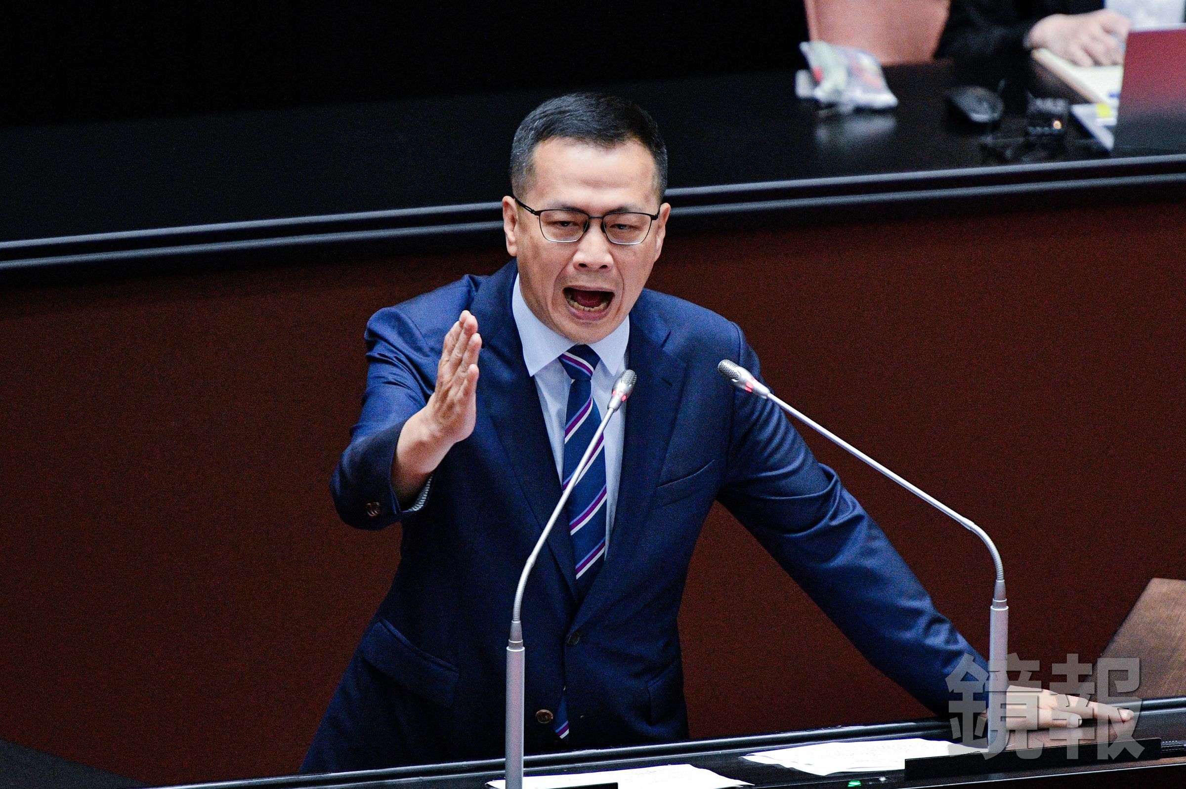 羅智強用死刑議題質疑沈伯洋,反遭翻出過往發言打臉狠譏「迴力鏢」。(鏡報李智為)