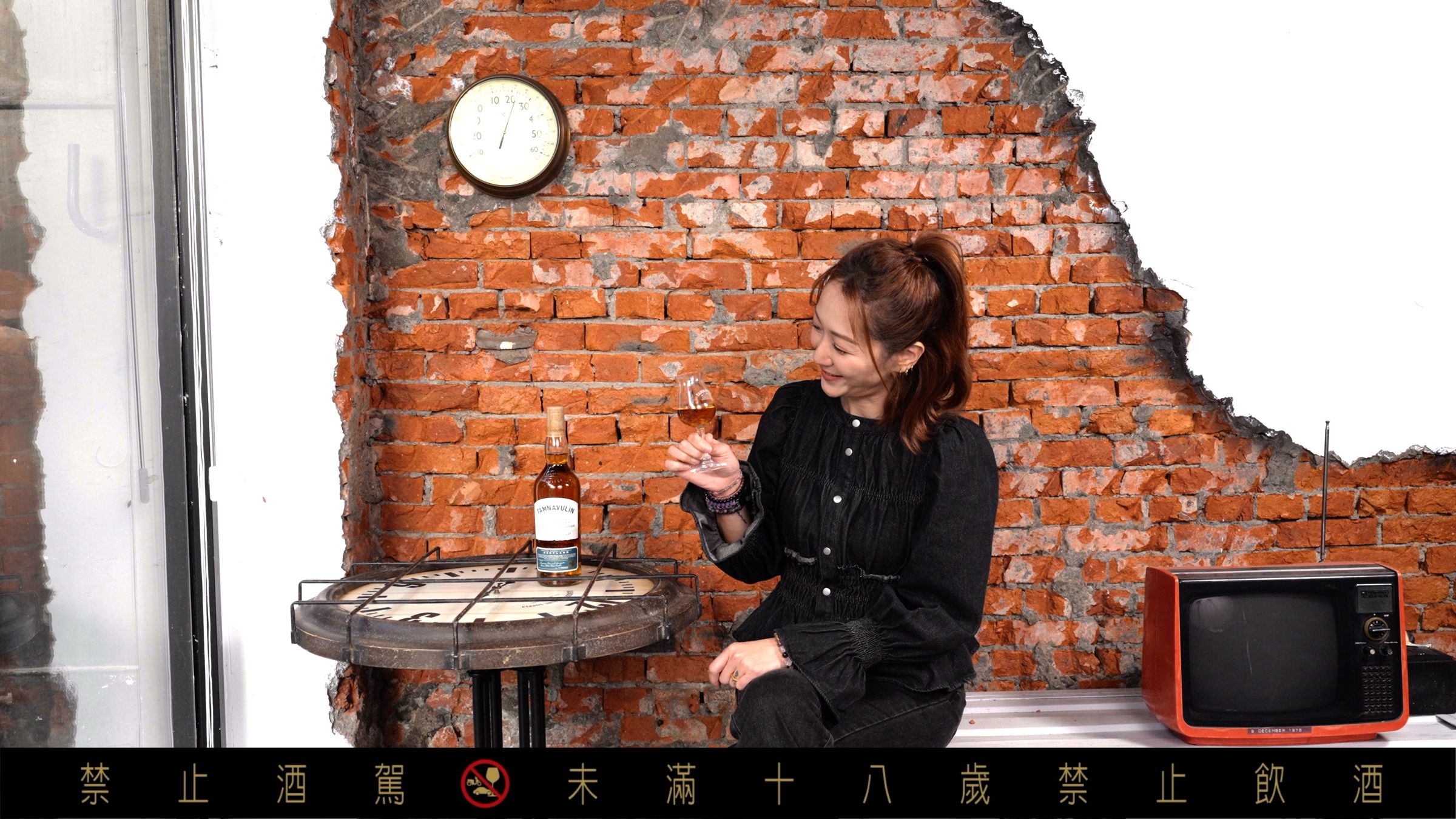 Gigi推薦塔木嶺白蘇維濃桶加冰塊品飲的喝法，有一種清新的口感。