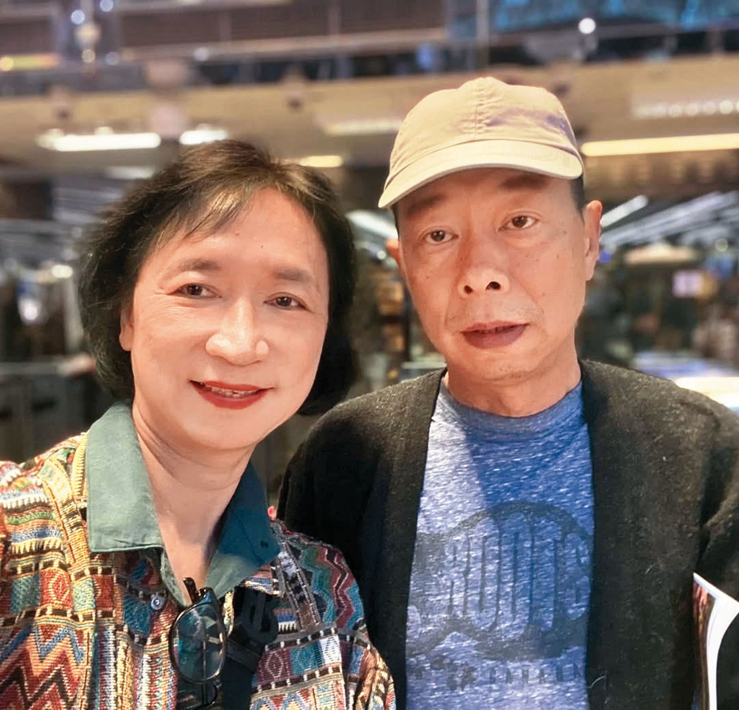 陳妤的爸爸陳國偉(右)和媽媽孫若瑜(左)都是配音圈神級人物。(翻攝自孫若瑜IG)