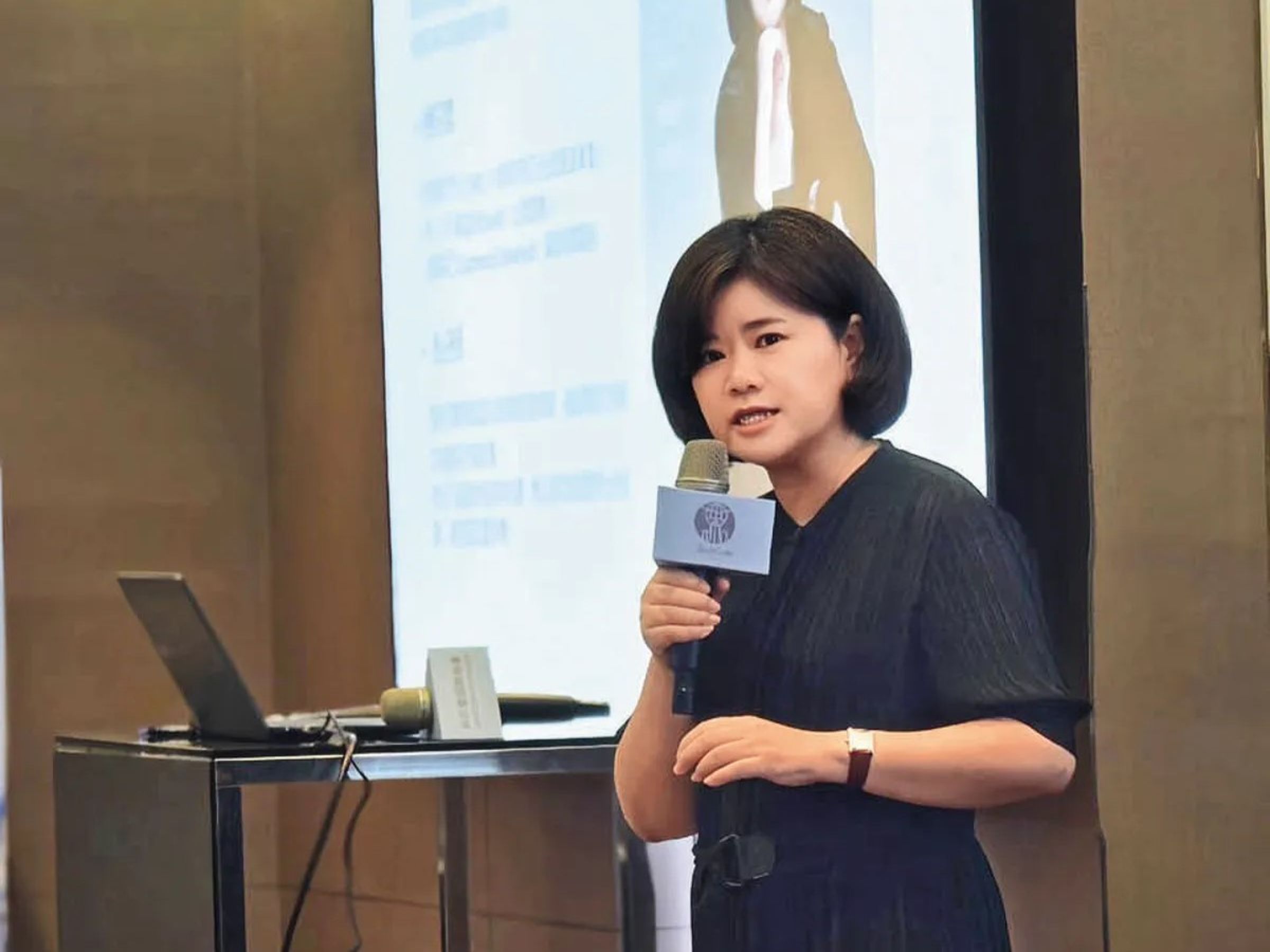 海外置產掀熱潮，專家提醒：匯率、稅負、法規與管理成本等因素，都可能影響實際收益。（翻攝和氏璧國際物業臉書粉專）
