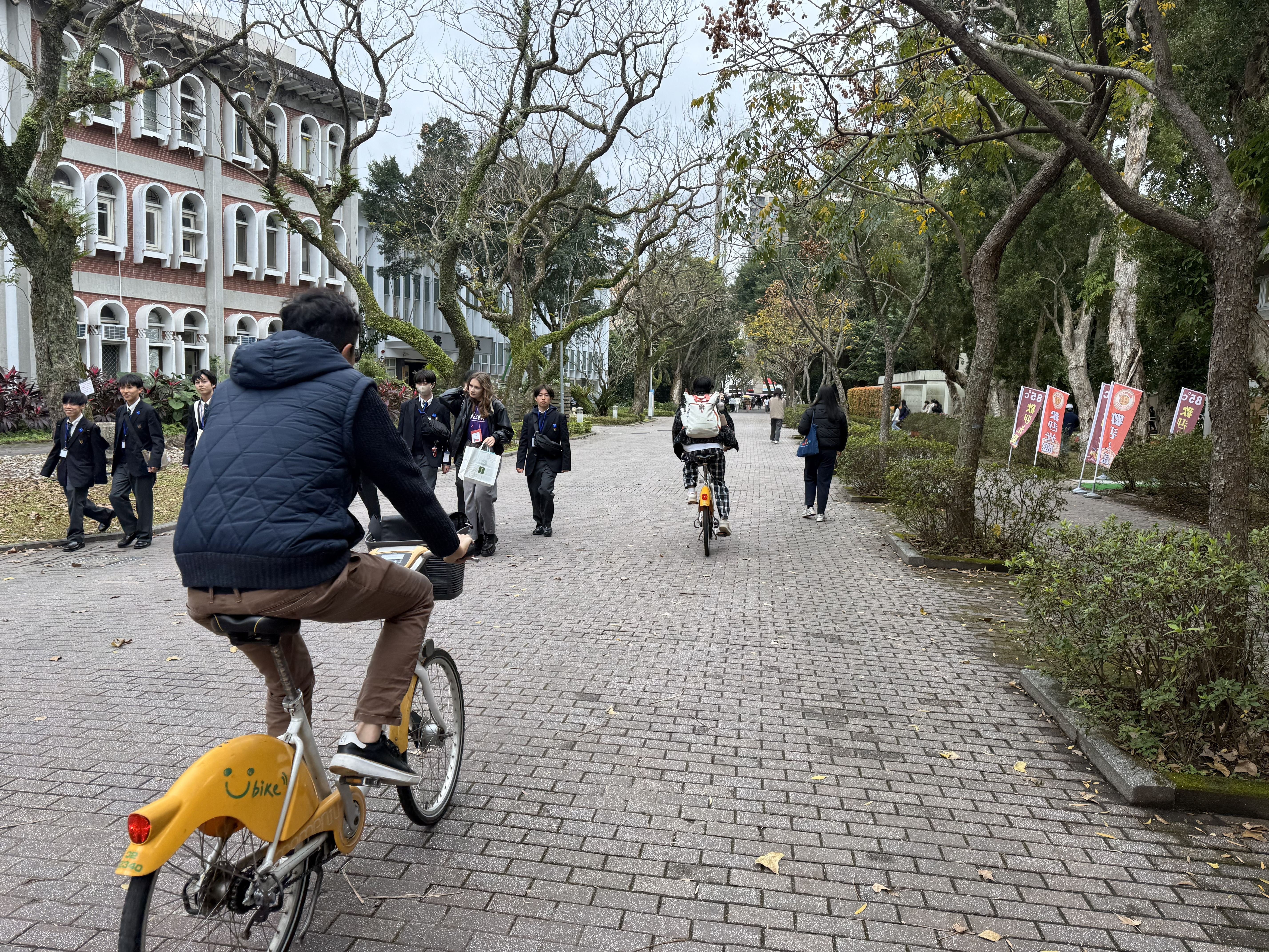 台大校園內設置59個Ubike租借站，學生和觀光客都會用來代步。（民眾提供）