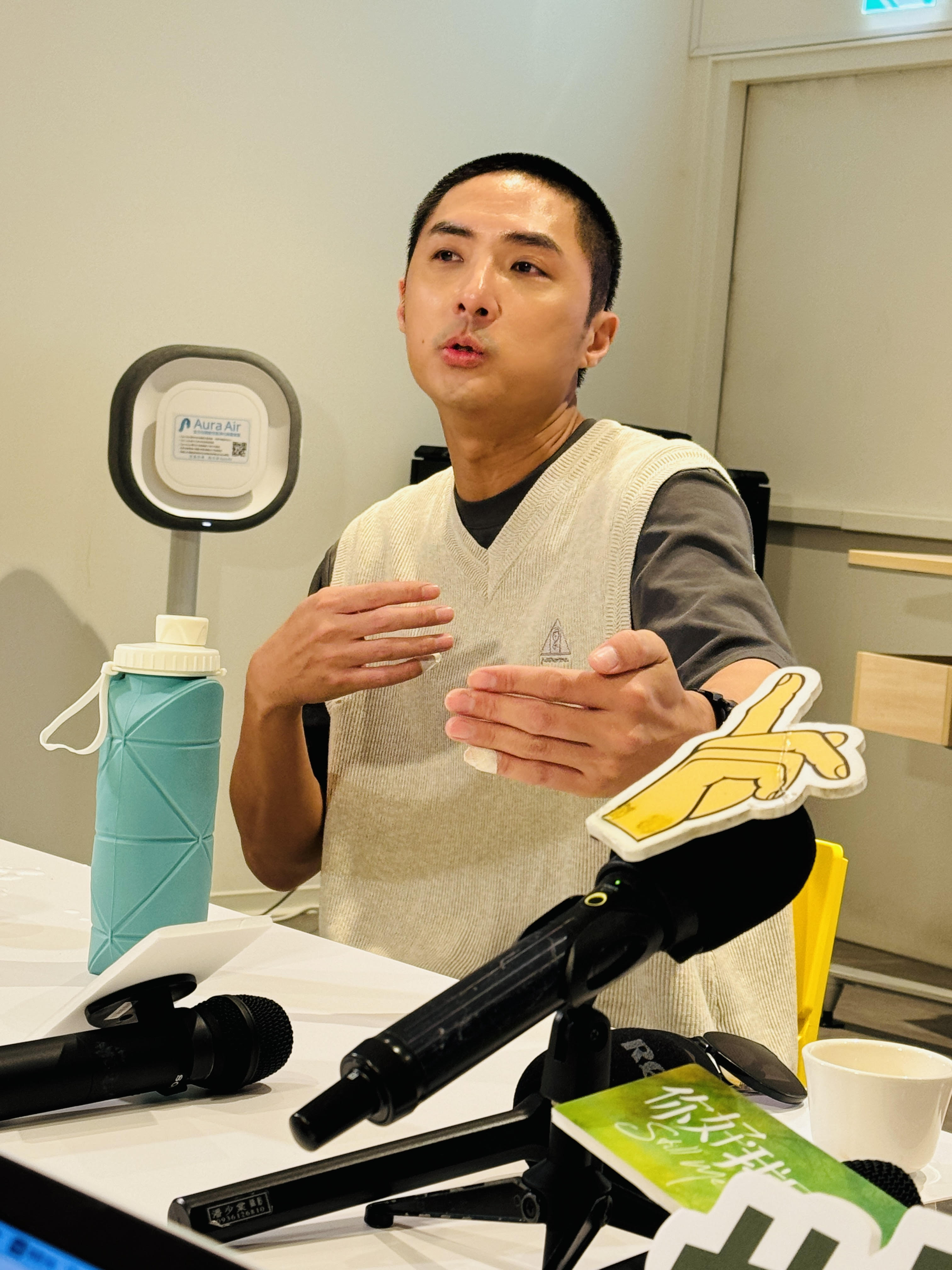 李運慶說，自己親身經歷其實很像戲裡劇情。