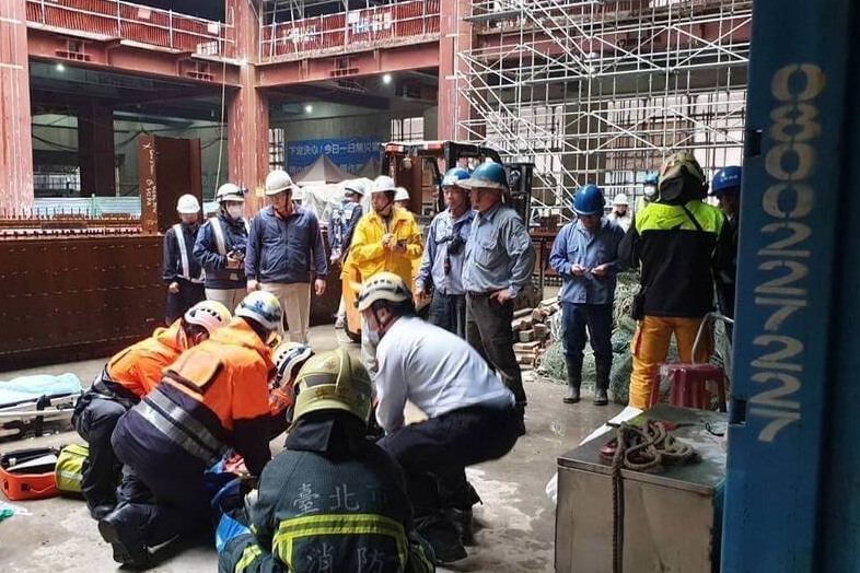 國賓飯店改建工地今發生奪命工安意外。（翻攝畫面）