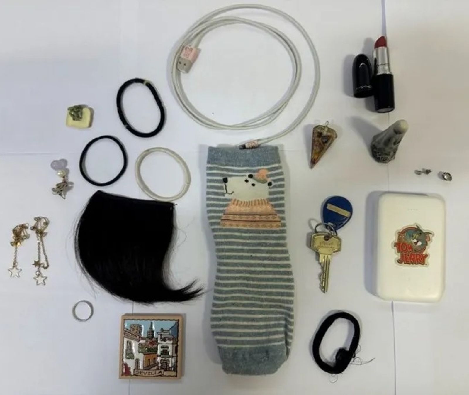 鄒鎮豪犯下11項強暴罪，甚至收藏受害人的物品作為戰利品。（翻攝畫面）