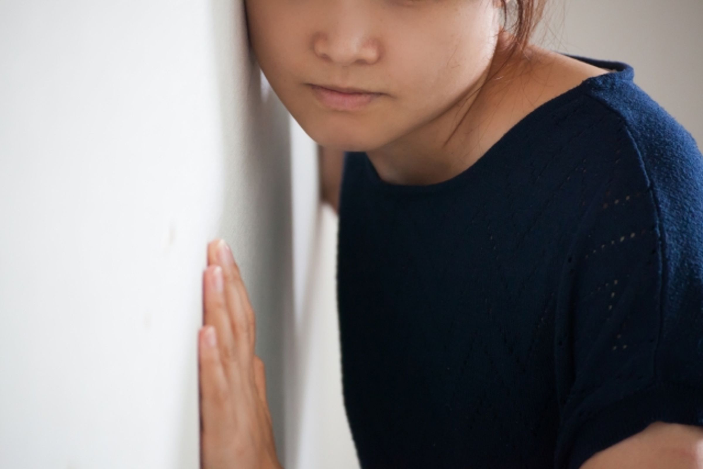 女網友透露因為鄰居抱怨下午聽到他們叫床聲,意外得知男友背叛她。(示意圖,photoAC)