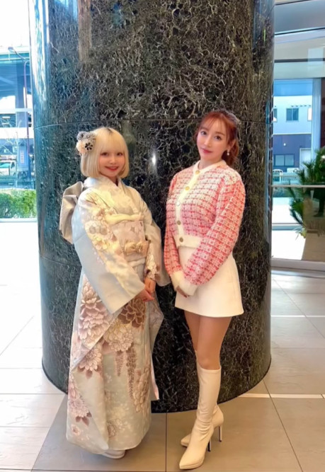 Yuka與女兒站在一起宛如姊妹。（翻攝tiktok@gigacoro）