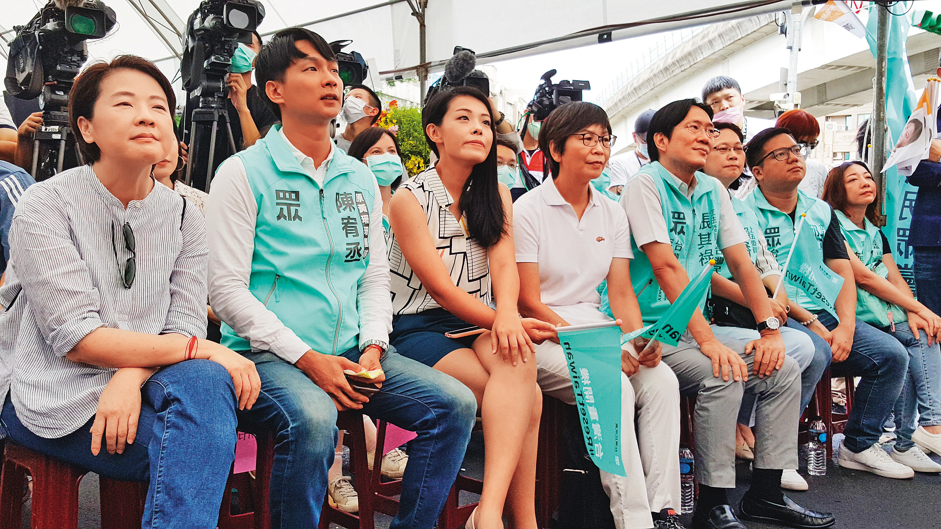 柯營假帳風暴，黃珊珊遭黨停權3年，蔡壁如也爆出涉申報不實，加上黨內唯一1席市長高虹安也涉貪遭判刑，柯營面臨團滅危機。