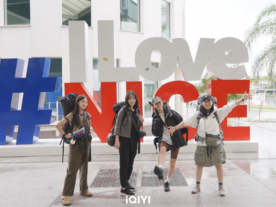 實境秀《帳篷外面是歐洲4 法國篇》由影后羅美蘭（右）領軍曹寶兒（左起）、韓佳人、柳惠英前進法國南部露營。（愛奇藝國際站提供）