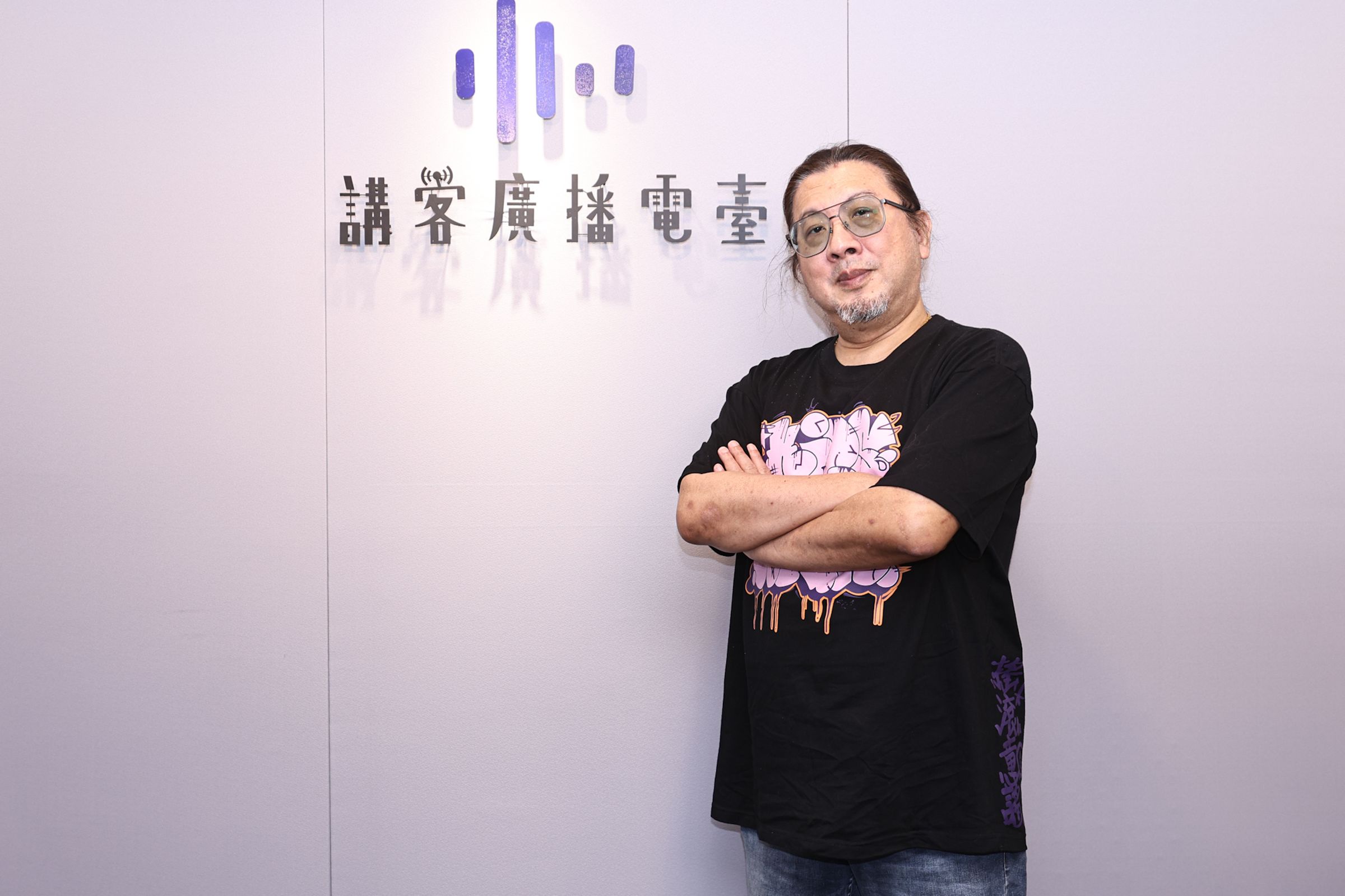 劉劭希槓龜廣播金鐘3年，今年再度入圍心情很期待。（客委會提供）