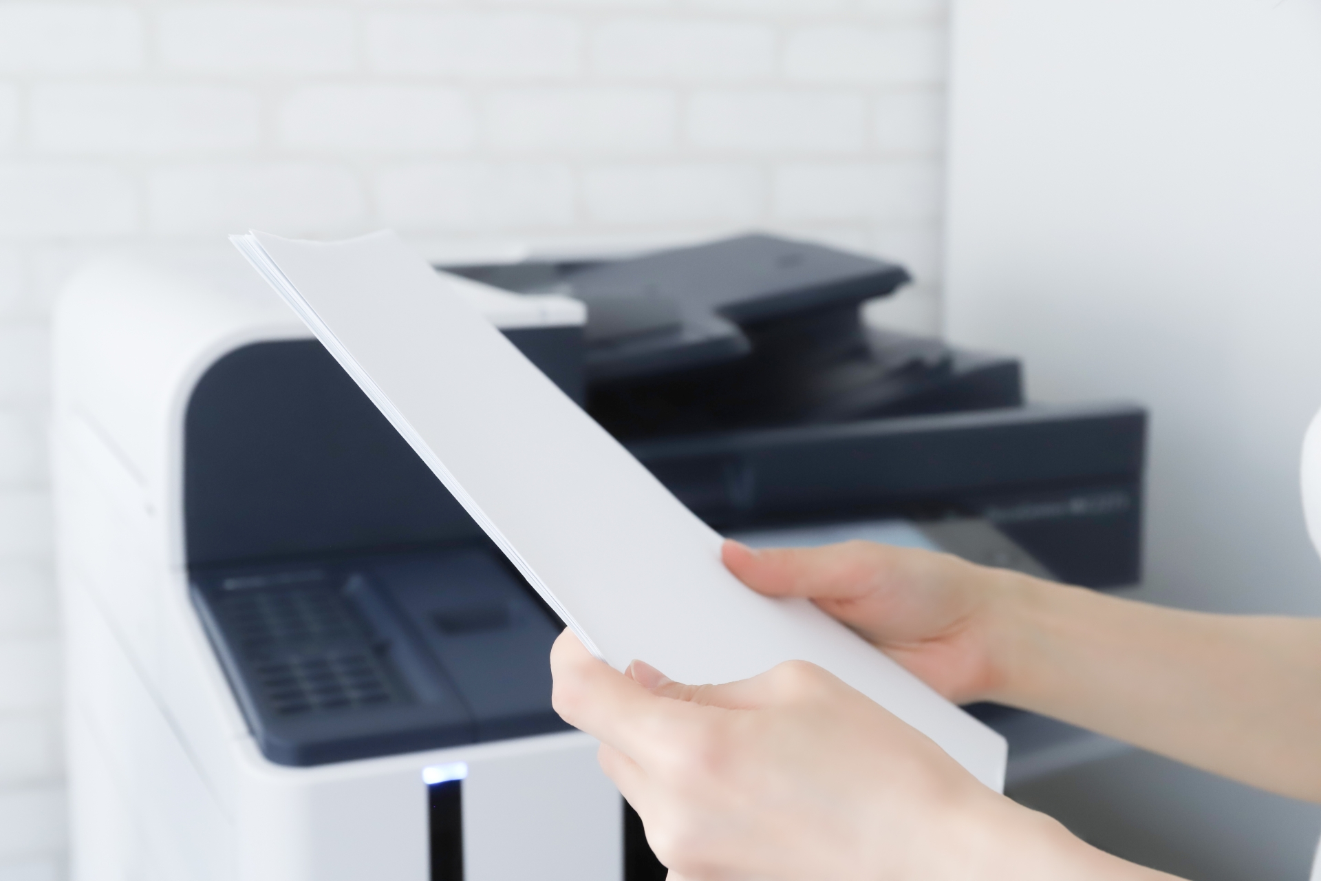 對於影印店列印一張只要 1元，有網友好奇，到底怎麼賺錢？釣出許多內行人解釋，真正是靠大單客戶，包括列印彩色或書面資料，一個下午就可以賺數萬，圖為示意圖。（翻攝畫面） 