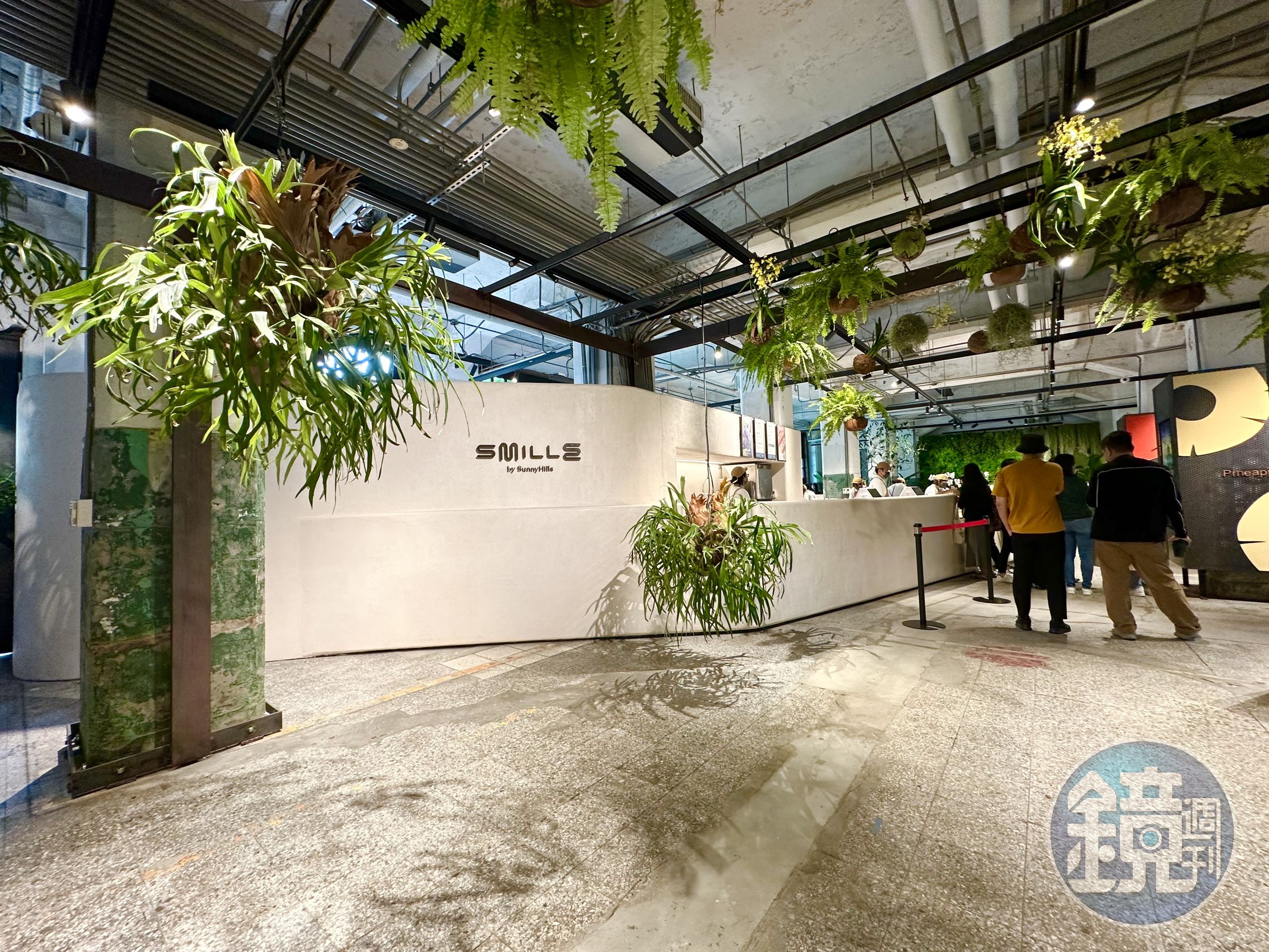 「Smille微笑蜜樂」強調甜點現做現賣,首店進駐人潮眾多的台北松菸文創園區。
