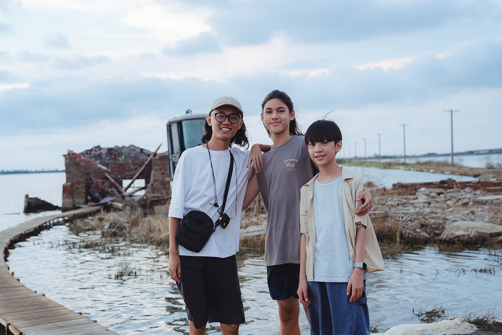《懸日掛月》導演呂柏勳（左起）與兩位主角王傑登、雷豐銘。（好威映象提供）