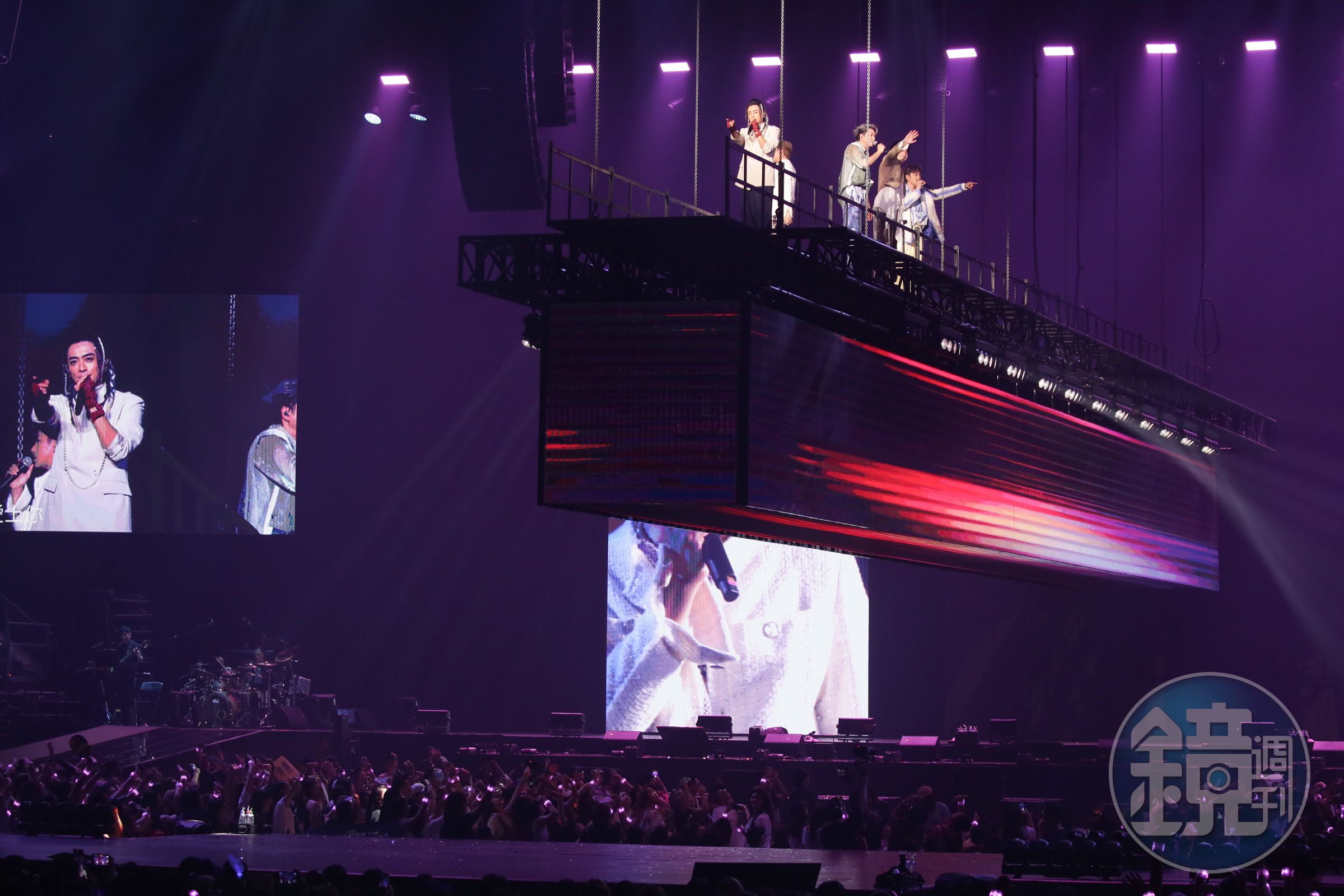 Energy登上「Energy電流光柱」表演，下來時每位成員都鬆了一口氣。