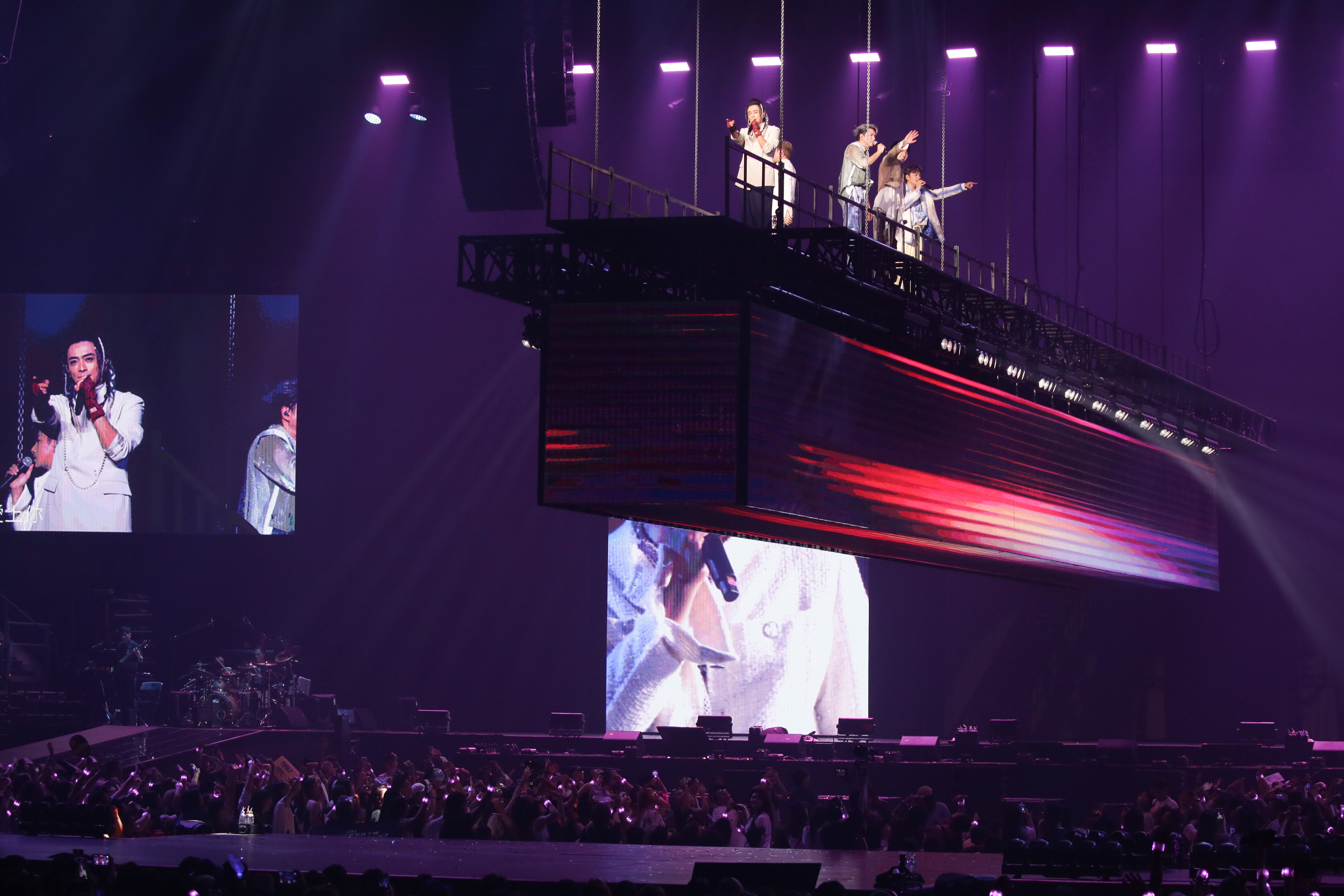 Energy登上「Energy電流光柱」表演,下來時每位成員都鬆了一口氣。