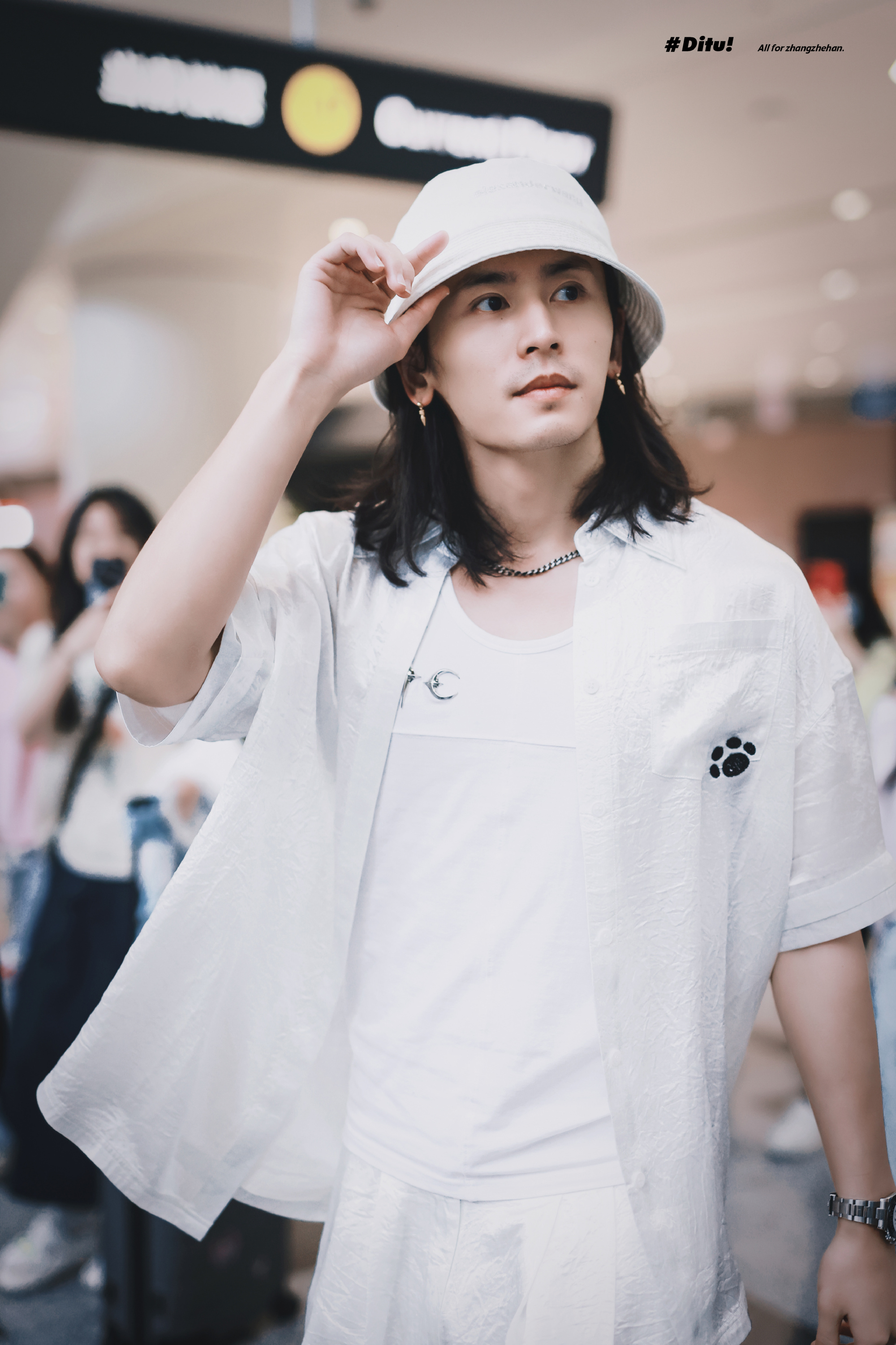 中國男星張哲瀚3年前遭網友檢舉親日遭全面封殺,但不減他在海外的人氣。(翻攝自張哲瀚微博)