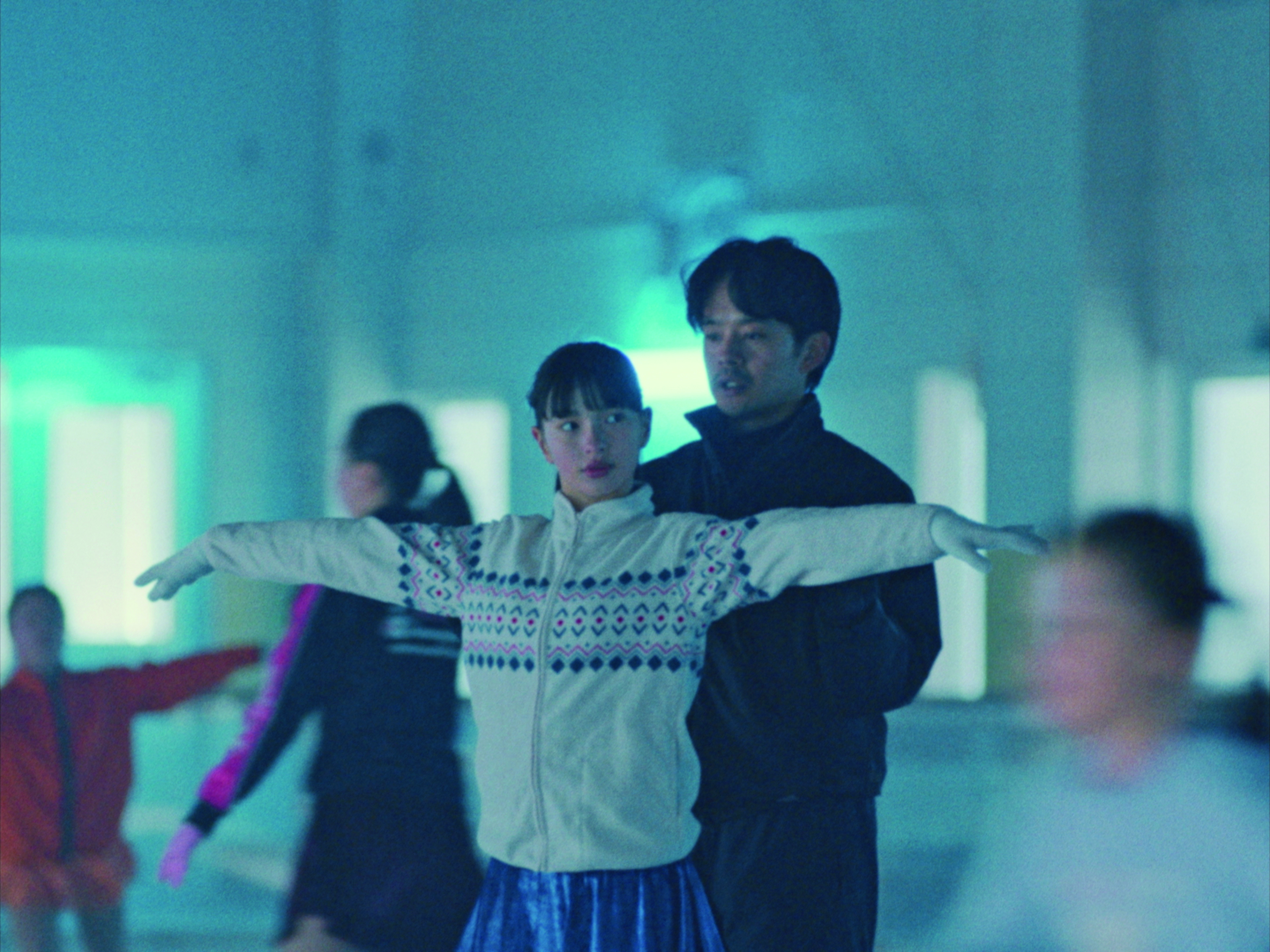 奥山大史認為放棄夢想、對現實低頭的滑冰教練一角，非常適合池松壯亮（右）演出。（光年映畫提供）