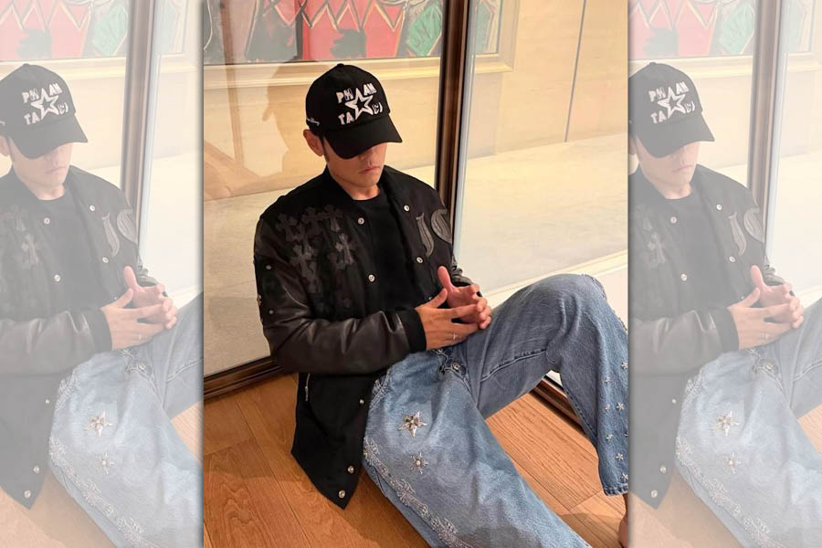 周杰倫身上所穿的褲子，要價不斐。（翻攝自周杰倫IG）