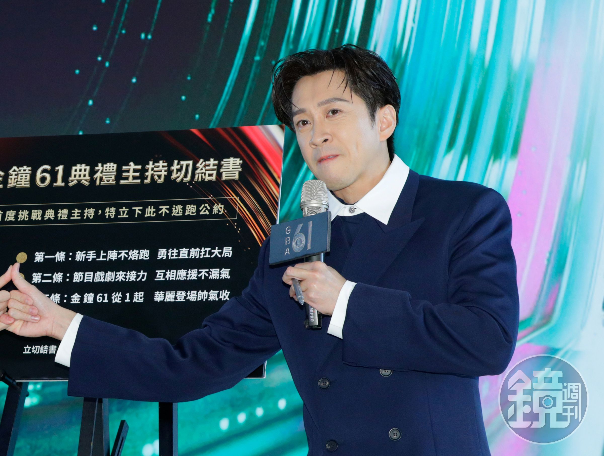 陳漢典穿起西裝難得正經,像極了霸總…旁邊的特助。