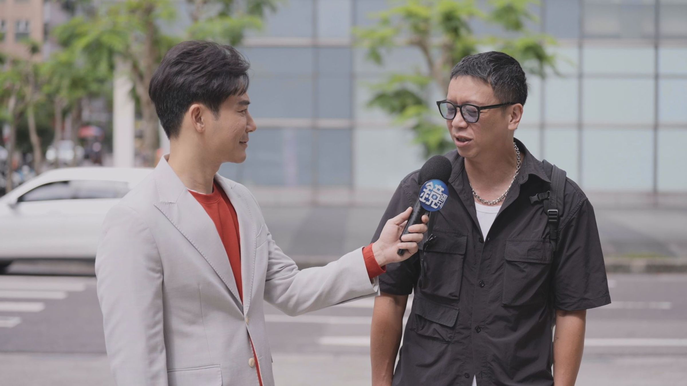 從事業務工作的黃先生,雖然難以判斷陌生來電來源,還是必須接聽,就怕錯過客戶和重要公事。