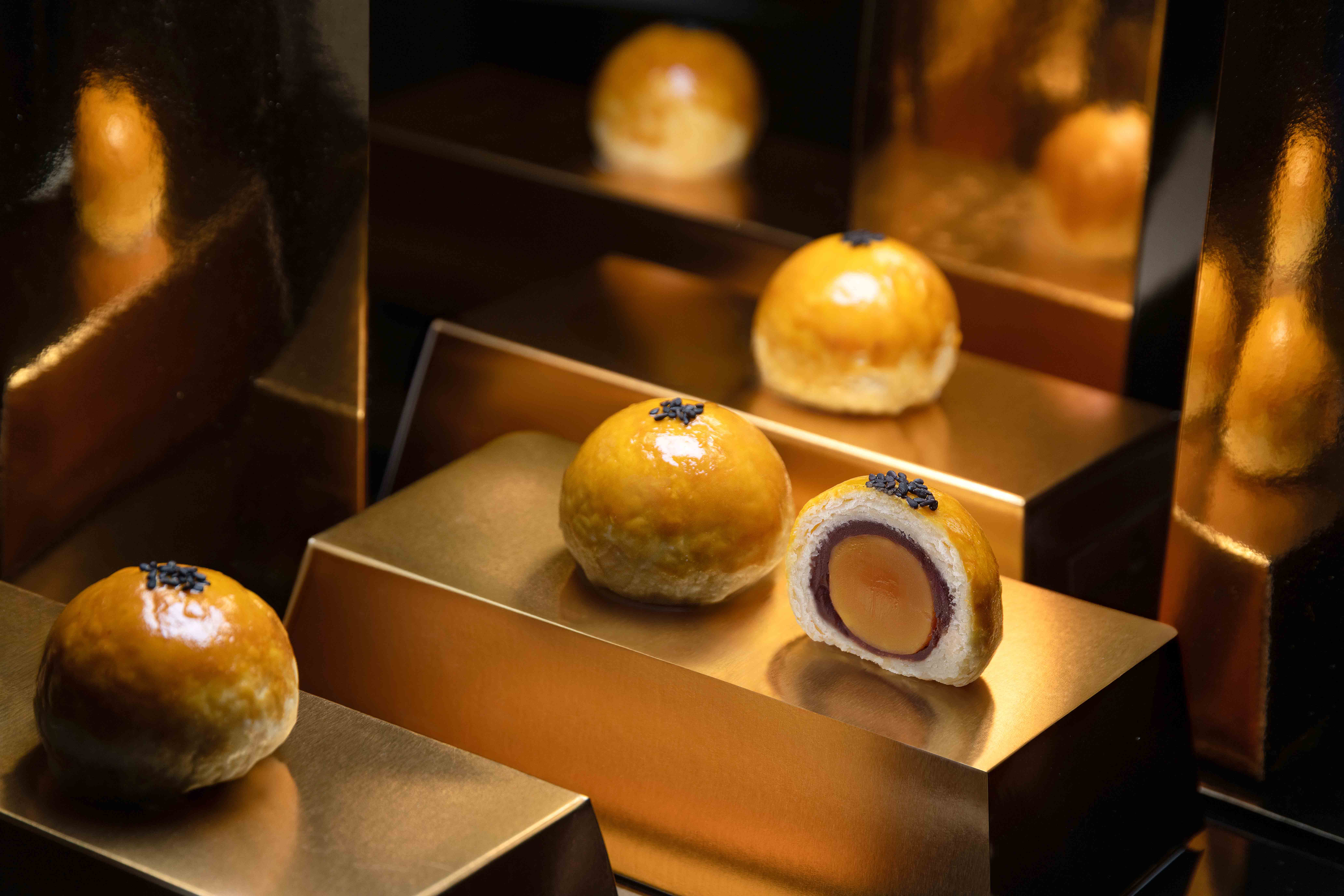 高雄福華大飯店推出中秋新品禮盒 奢華干貝蟹黃、經典蛋黃酥 限量預購開跑