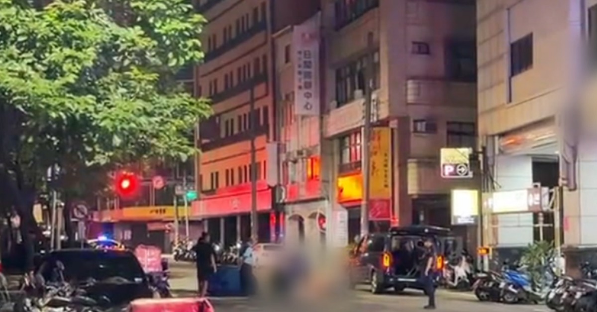 台中市30歲林姓男子8日凌晨行徑柳川東路、民權路口,撞飛走斑馬線的38歲陳姓護理師,怎料,林男竟殘忍迴轉後2度輾斃陳女逃逸。(翻攝畫面)