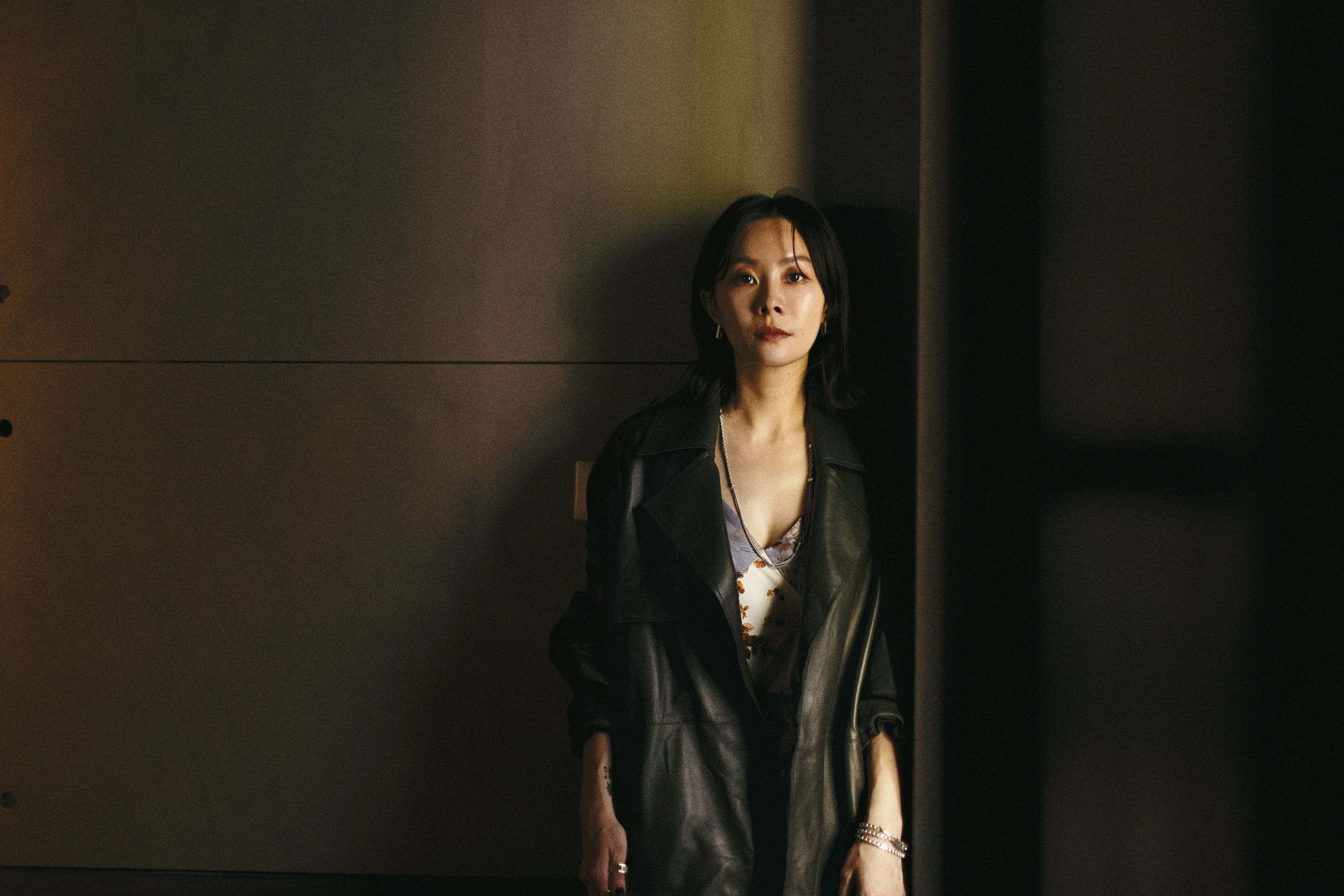 鄭宜農的《圓缺》 是一張很電子的台語專輯， 這來自一個直覺， 「那個直覺是， 台語很適合電子音樂。」