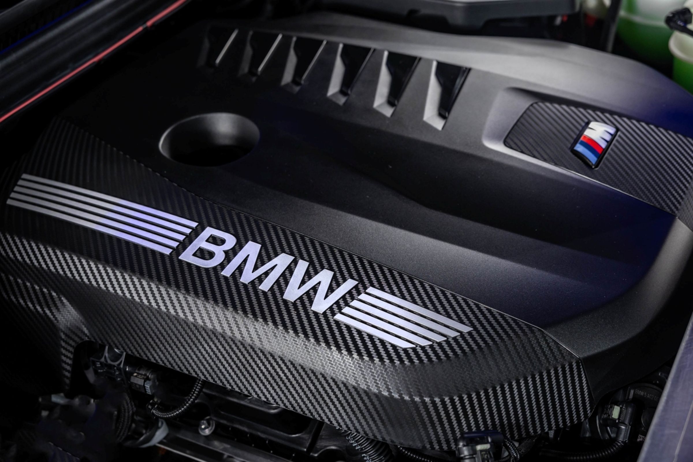 BMW X3 M50 xDrive搭載M TwinPower Turbo汽油直列六缸汽油引擎,搭配48V高效複合動力系統,可爆發出398匹最大馬力,0-100kmh加速僅需4.6秒就可完成