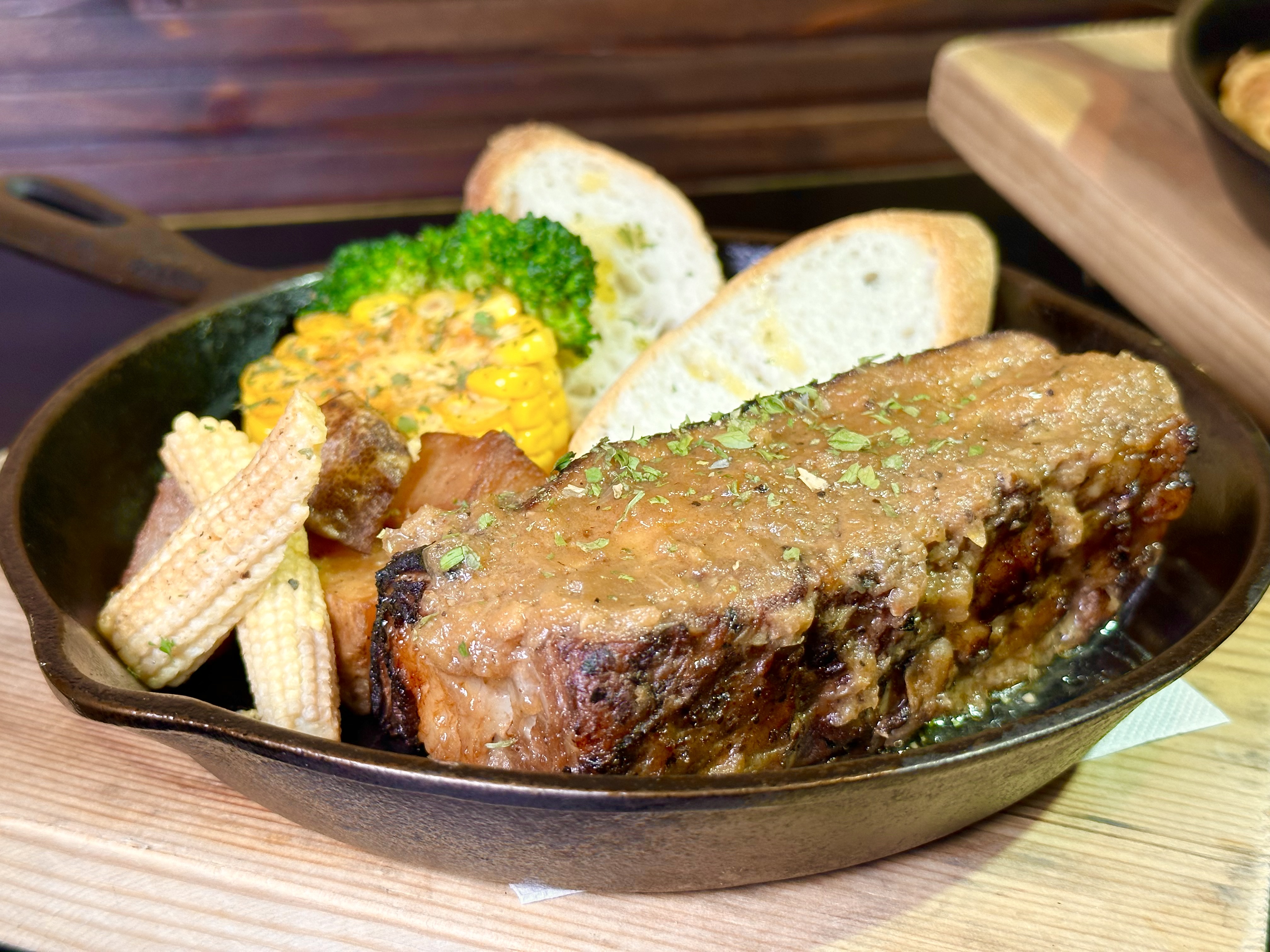 「ABV加勒比海餐酒館」舉辦智利美食月活動，端出當地人的家常料理和街頭小吃。