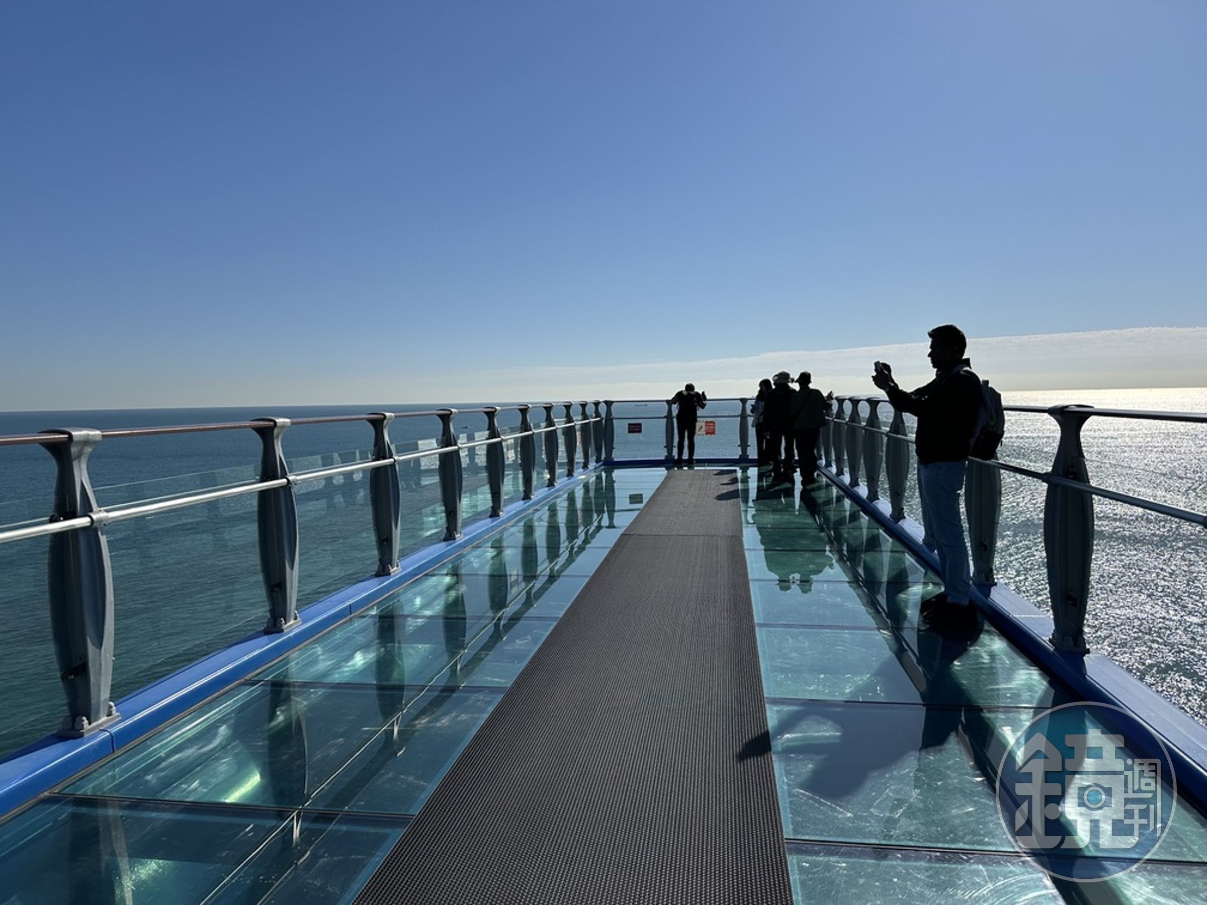 「五六島Skywalk」是免費的景點，在向外延伸的玻璃步道上感受刺激。