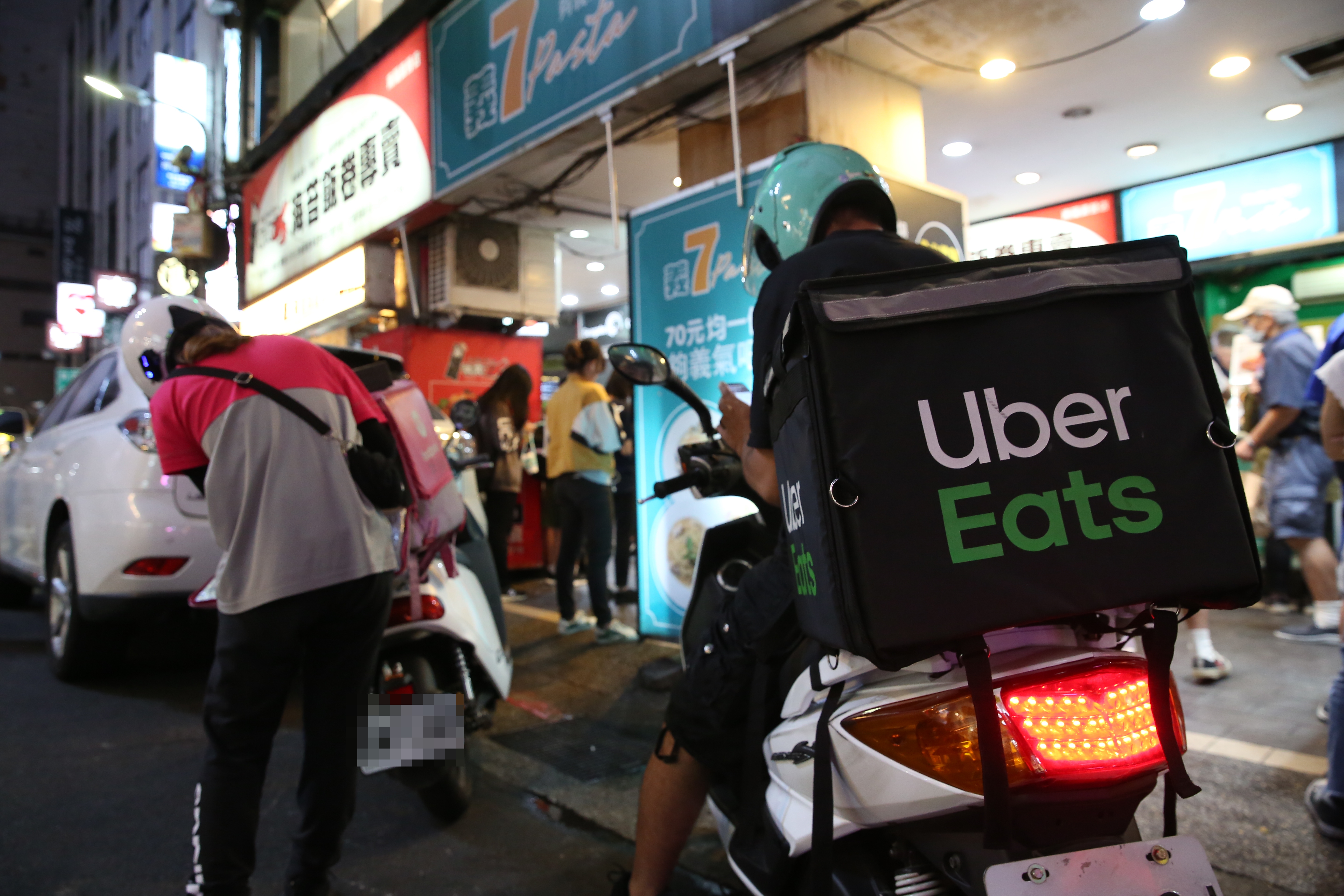 Uber Eats昨拋下市場震撼彈，宣布將併購「foodpanda台灣外送事業」。（示意圖，本刊資料照）