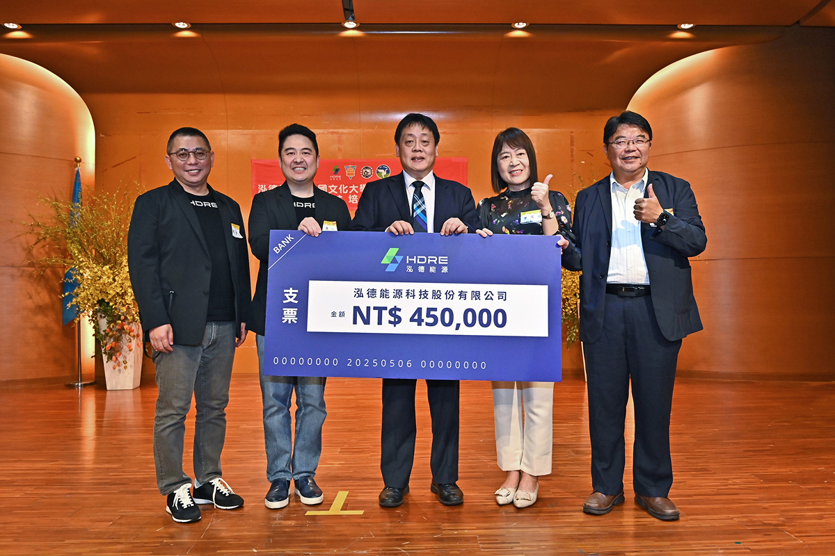 泓德能源希望透過企業資源挹注，讓更多基層運動員在穩健的培育體制下，勇敢追夢。左起泓德能源總經理周仕昌、泓德能源董事長謝源一、文化大學校長王子奇、三重高中校長曾慧媚、鷺江國中校長張俊峰。（泓德能源提供）