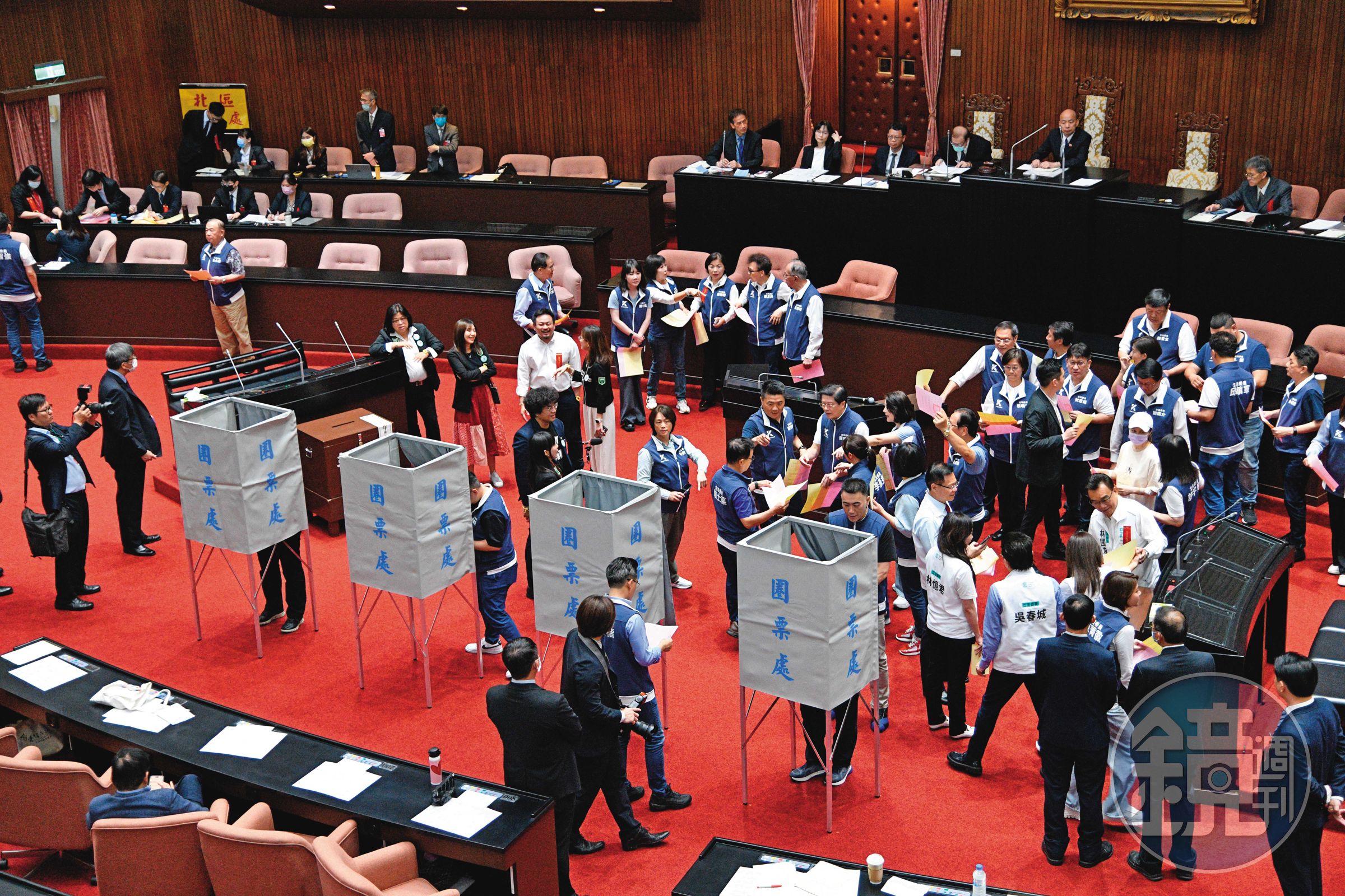立法院21日否決國會職權修法覆議案,象徵此案的議事攻防告一段落。