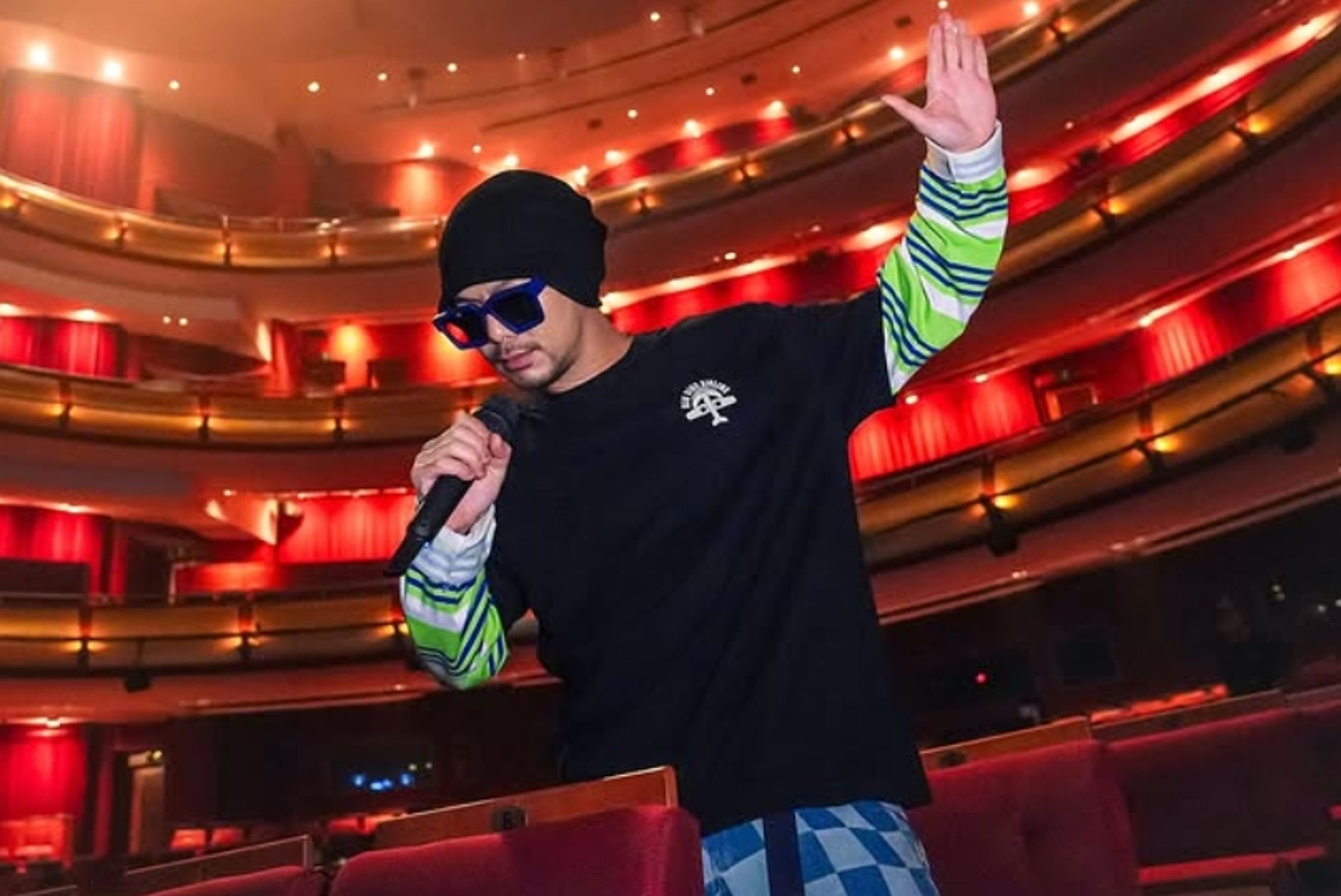 黃明志於今（5）日凌晨現身吉隆坡警局自首。（翻攝自IG/namewee）