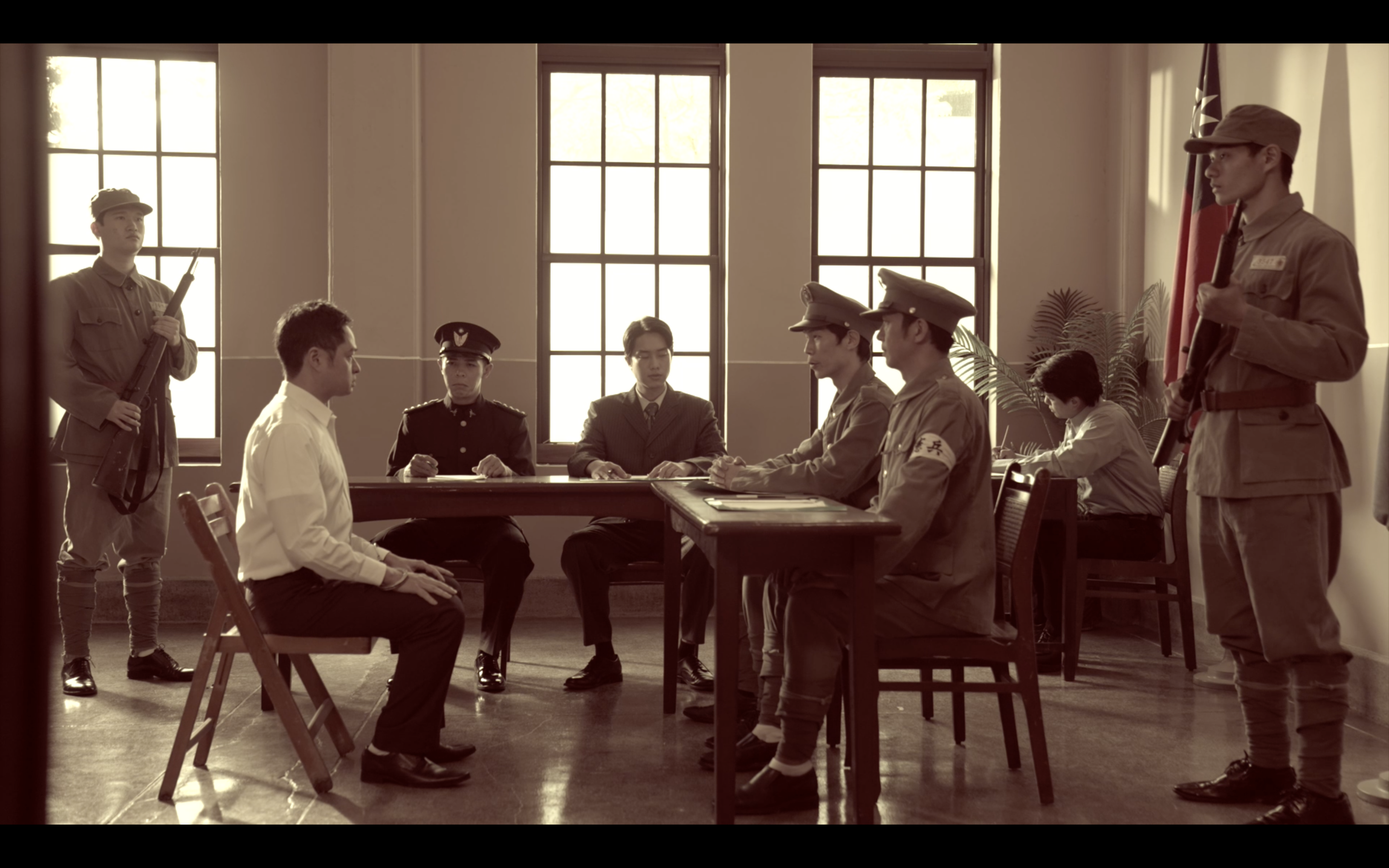 《尋找湯德章》以史料結合戲劇呈現的拍攝方式，探索多面向的湯德章。（希望行銷提供）