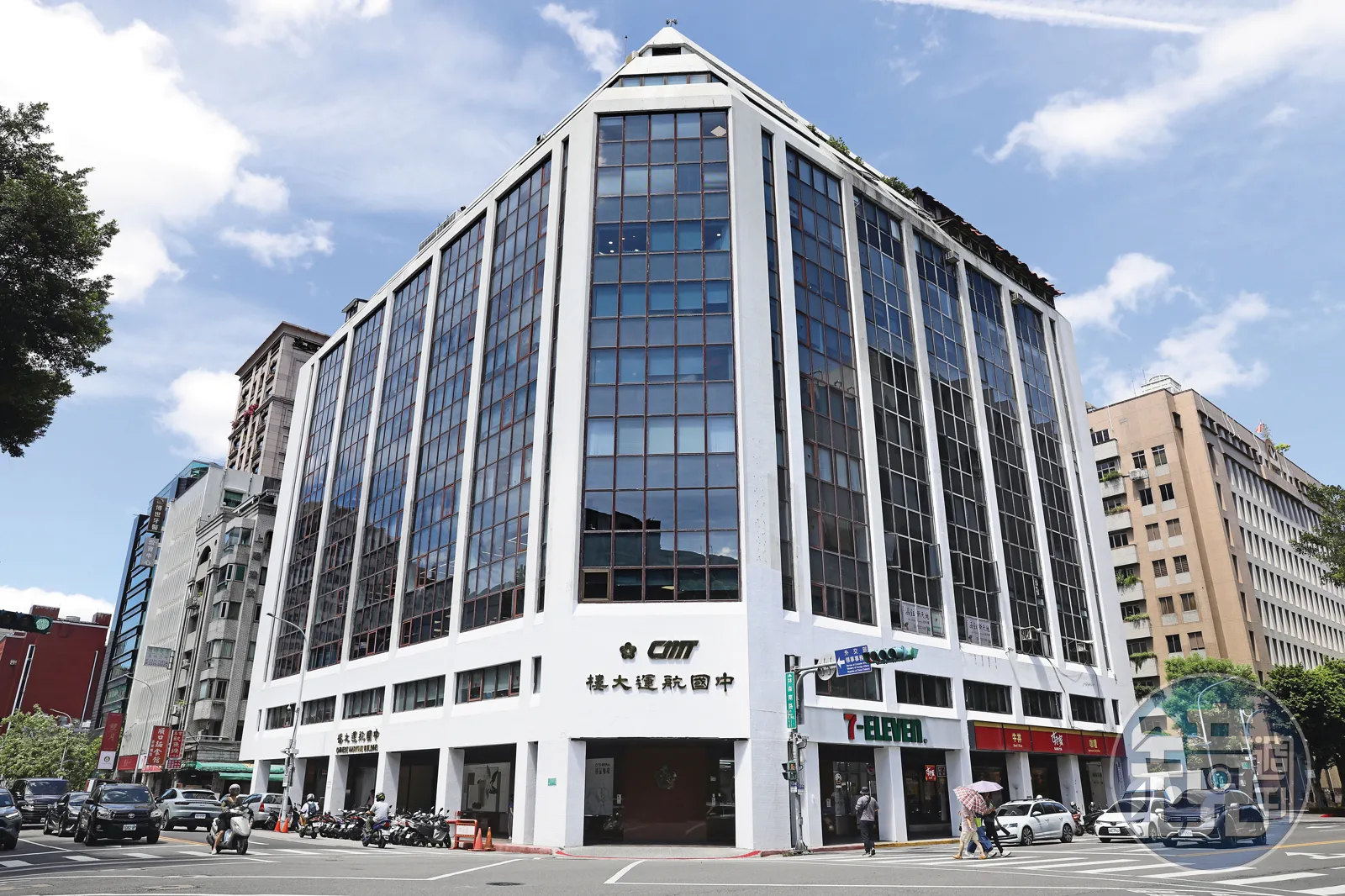 陳佩琪以柯文哲名義，去年5月10日以現金4千3百萬元，買下立法院附近的商辦「中國航運大樓」（圖）3樓。（本刊資料照）